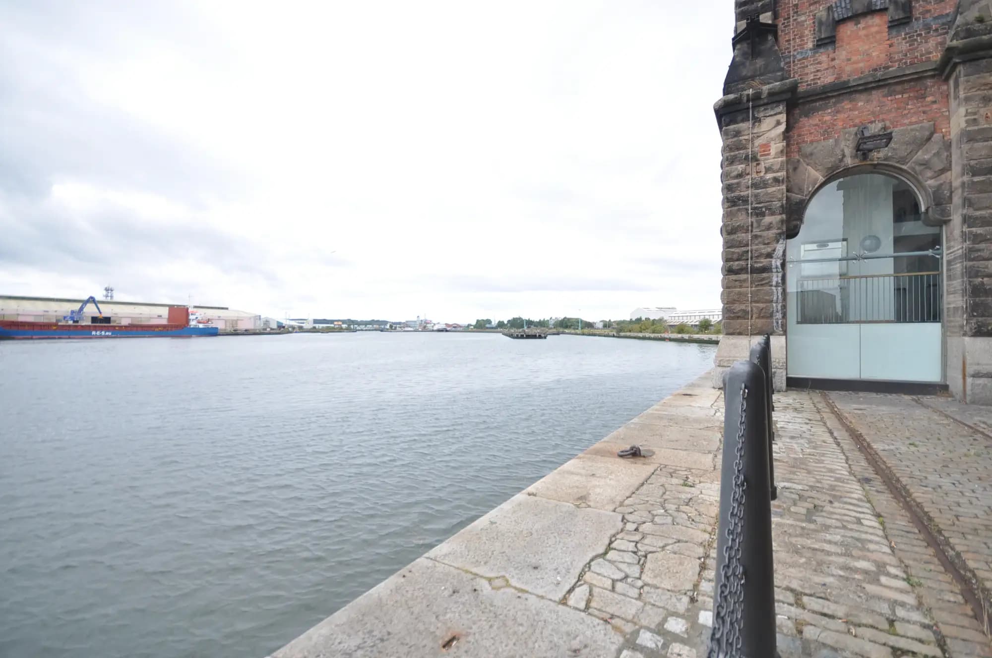 property photo 16 of 21