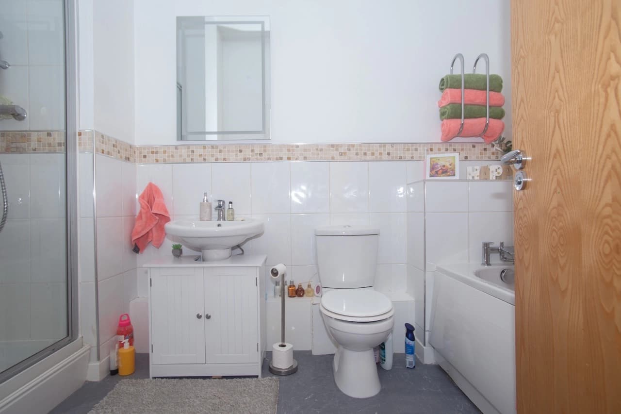 property photo 11 of 24