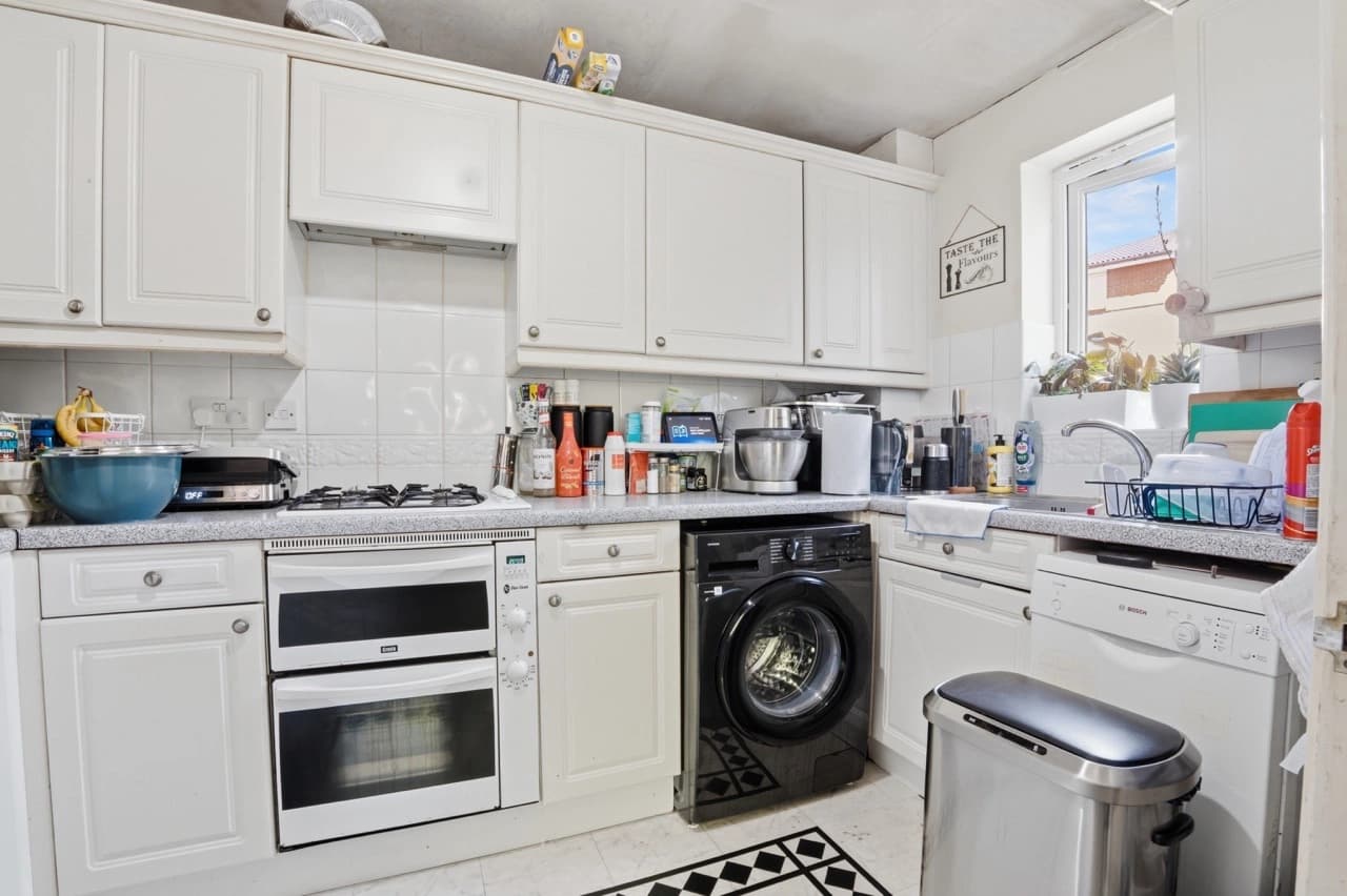property photo 5 of 16