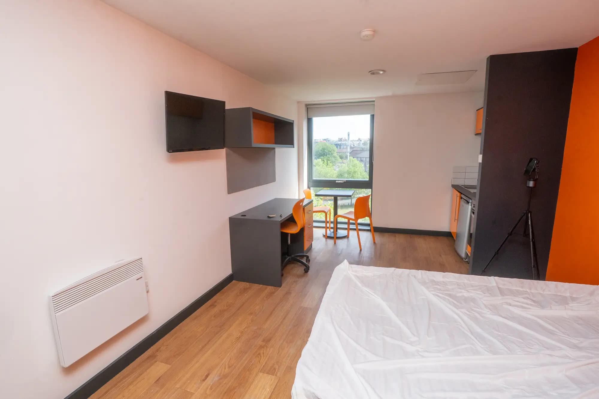 property photo 5 of 9