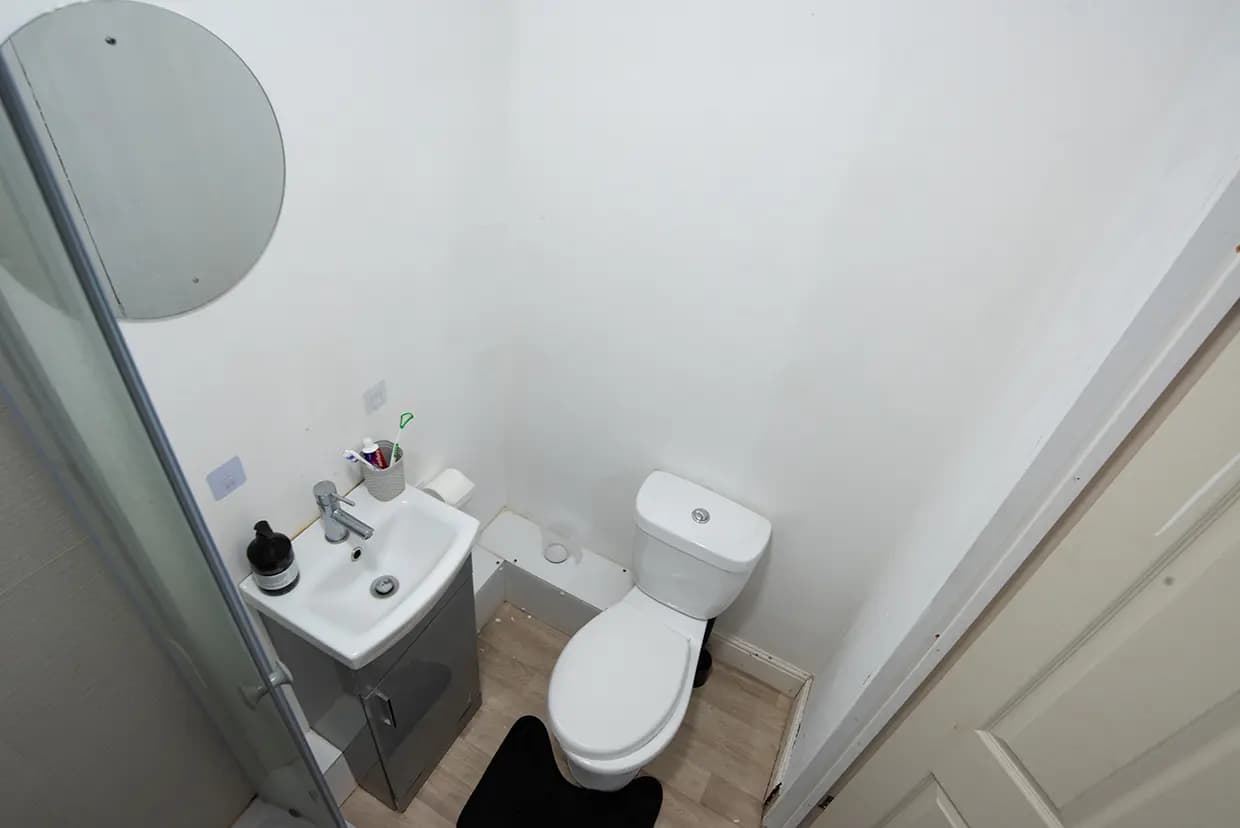 property photo 8 of 19