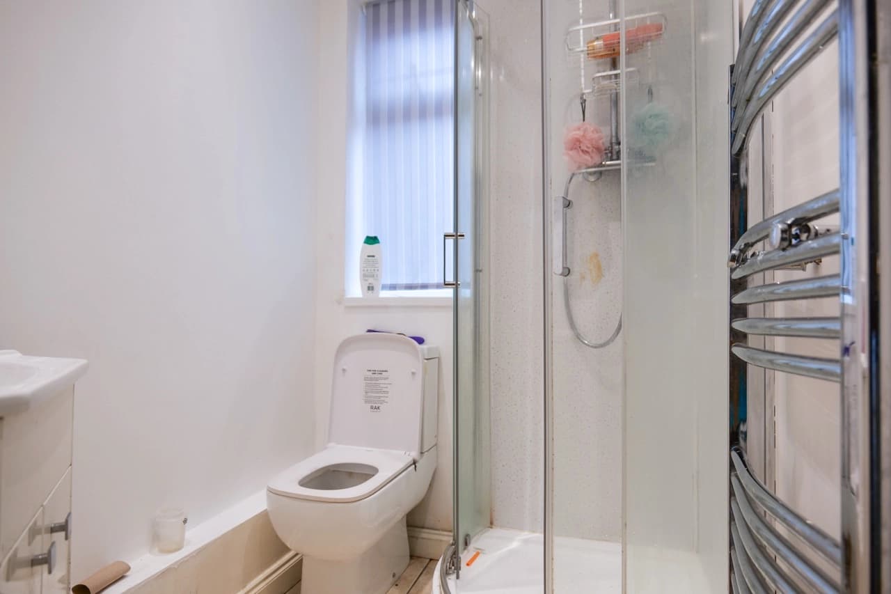 property photo 5 of 19