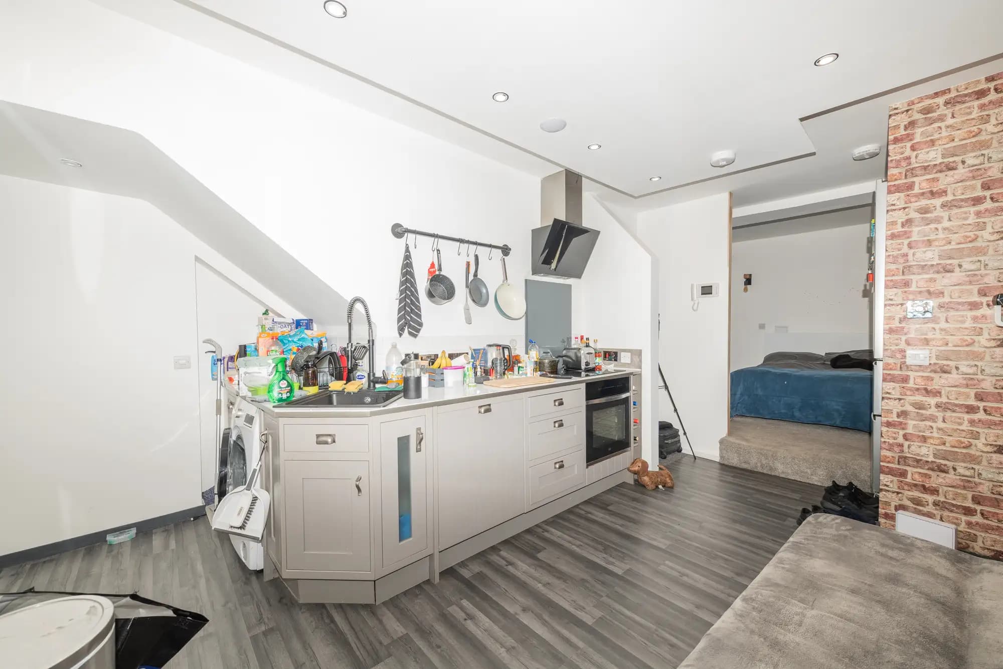 property photo 5 of 15