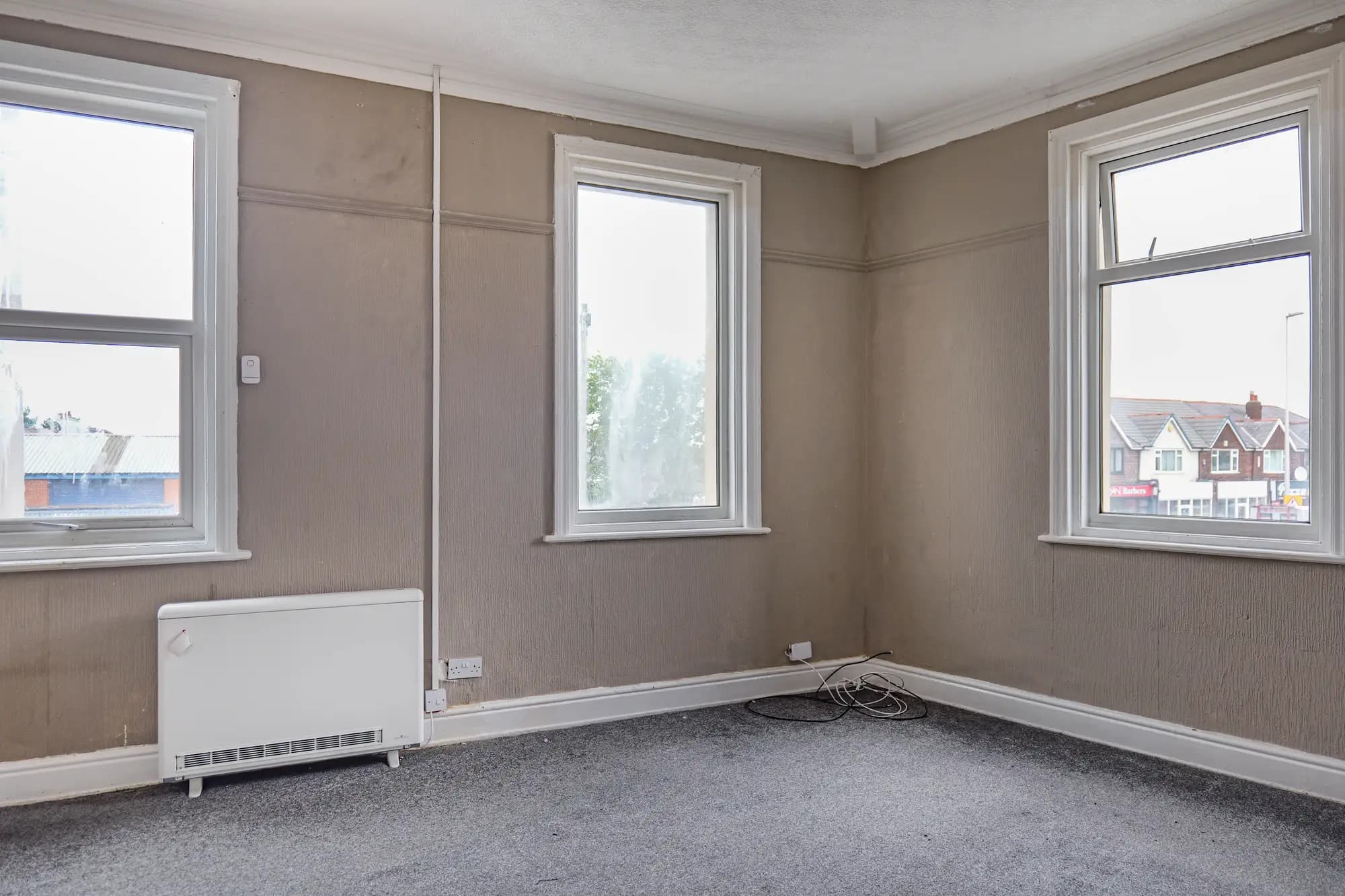 property photo 11 of 17