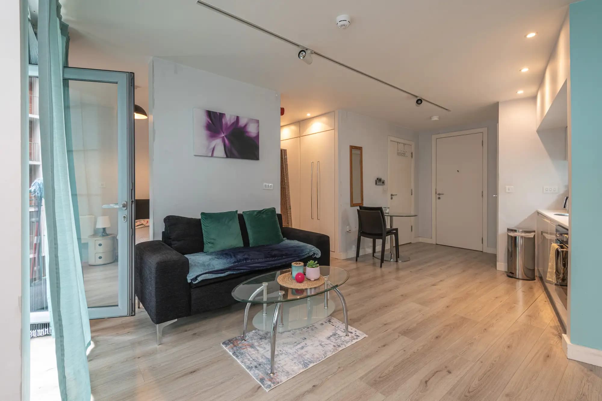 property photo 4 of 21