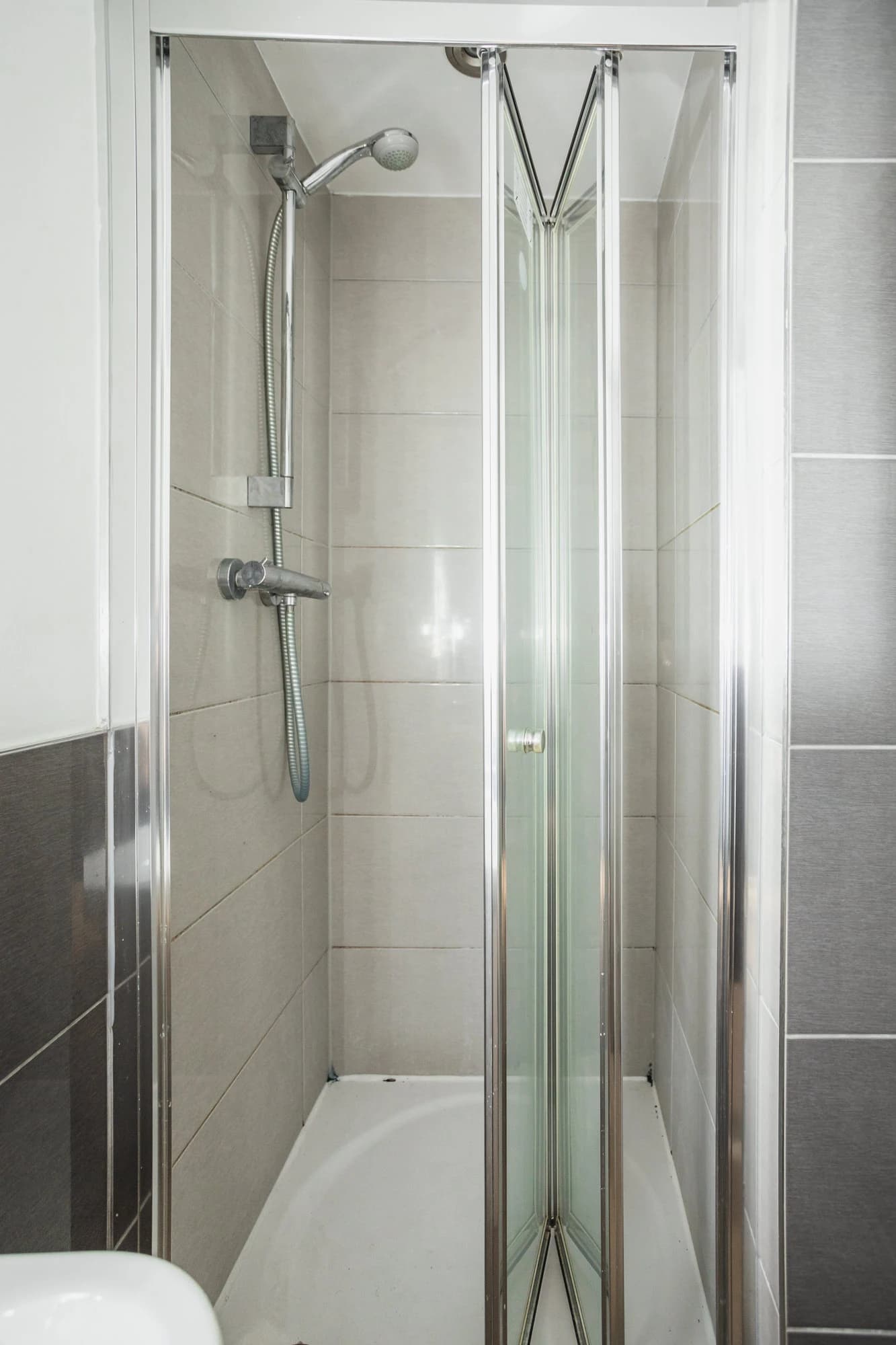 property photo 9 of 25