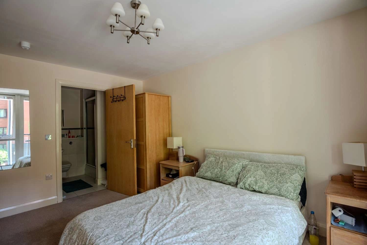 property photo 11 of 17