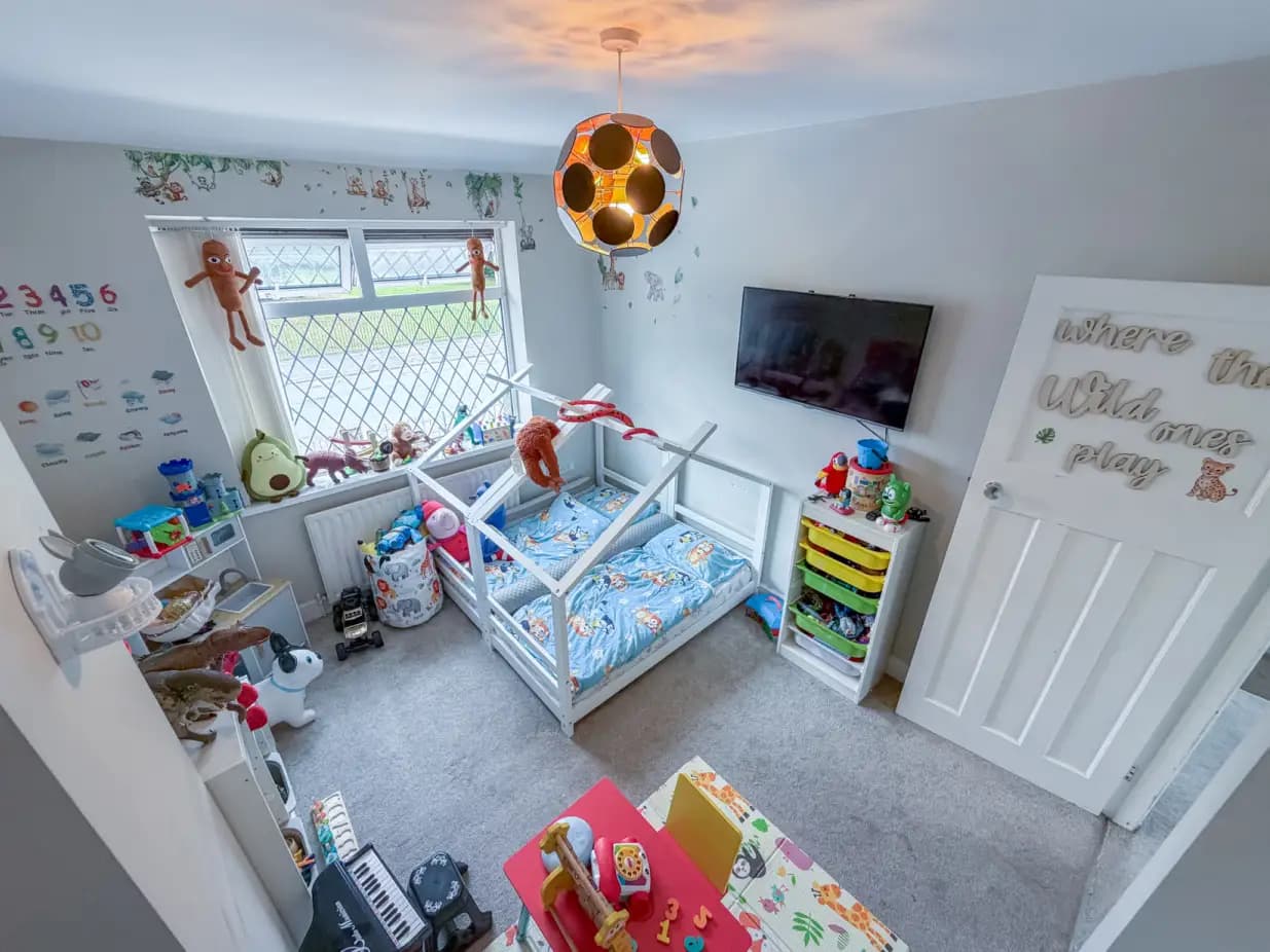 property photo 21 of 33