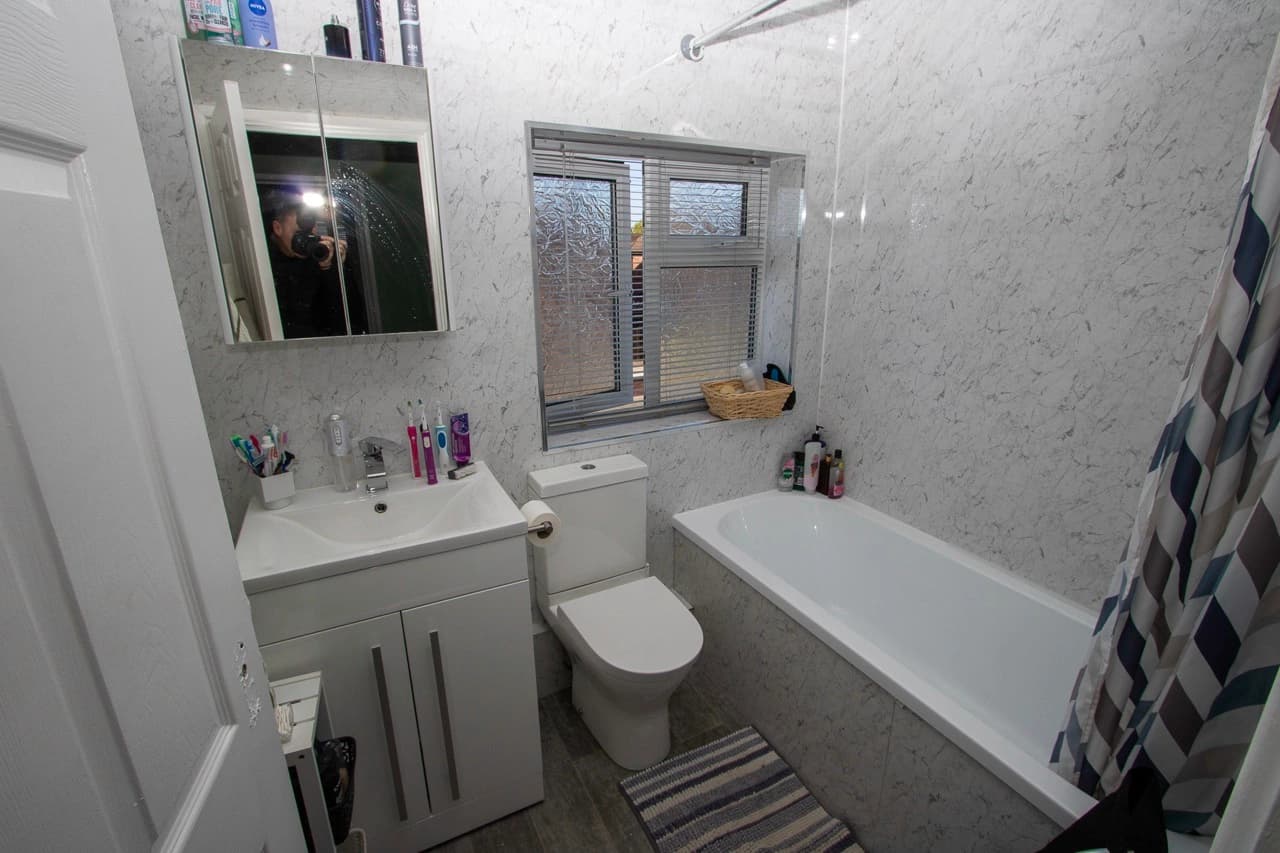 property photo 9 of 19