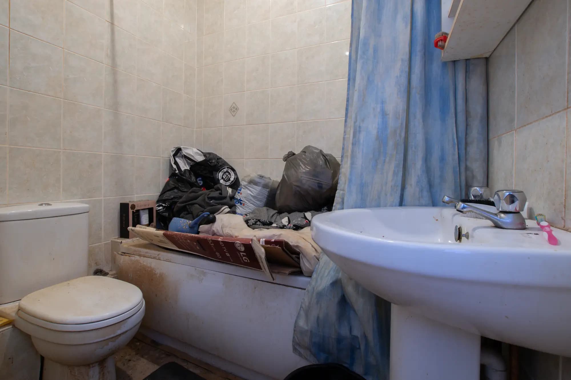 property photo 6 of 11