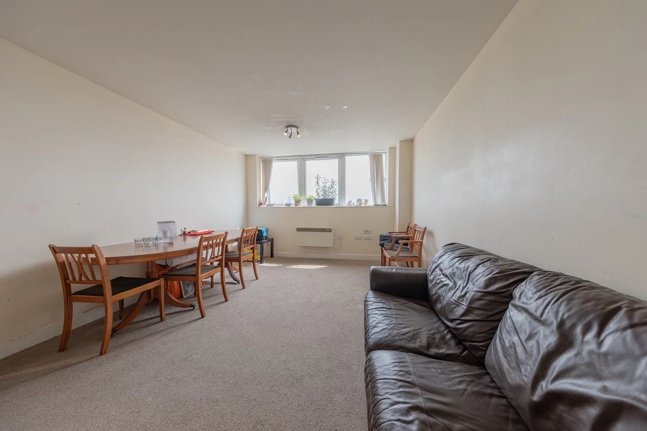 property photo 4 of 15
