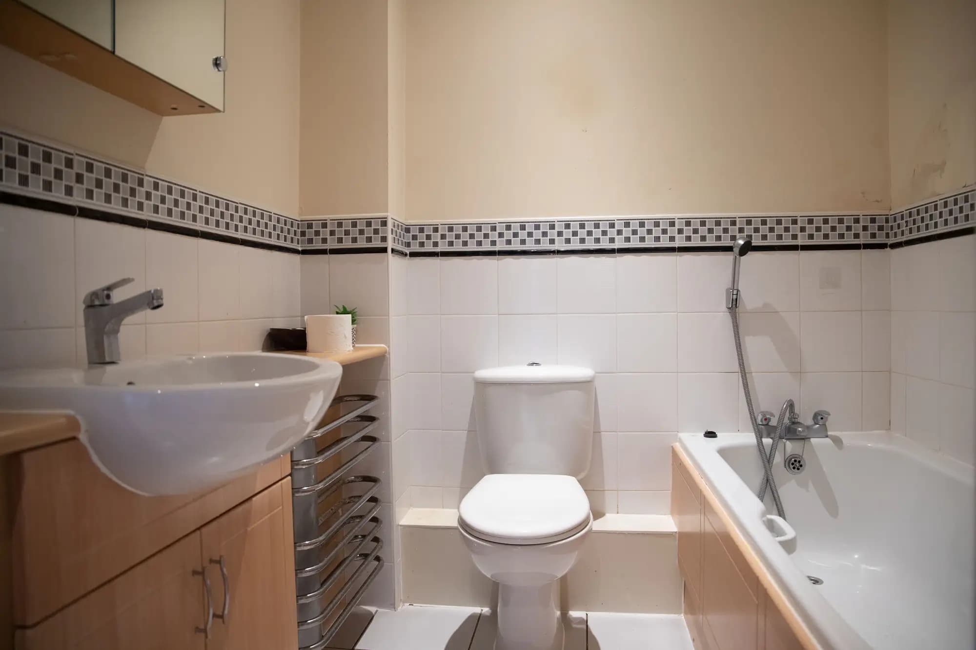 property photo 6 of 17