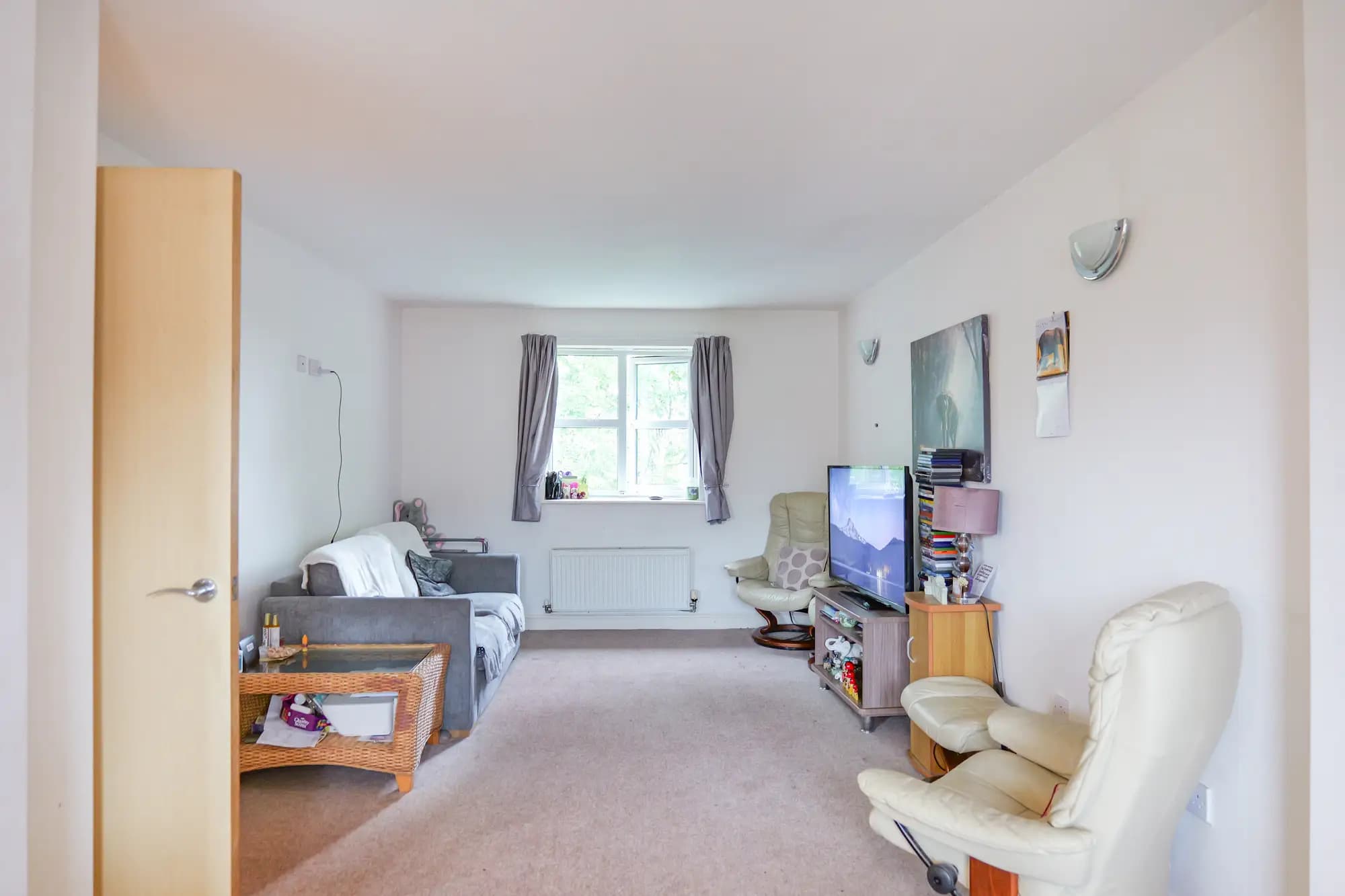 property photo 4 of 15