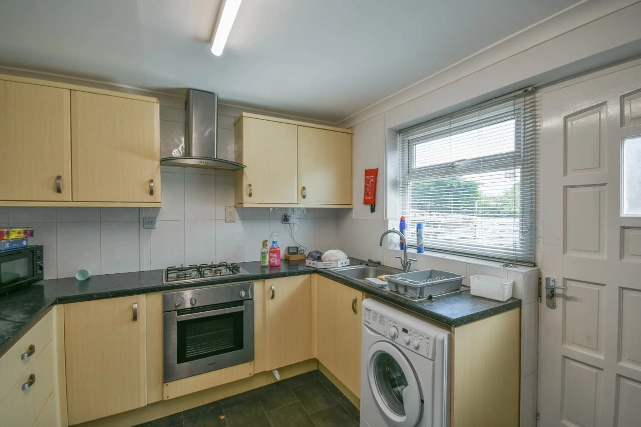 property photo 6 of 21