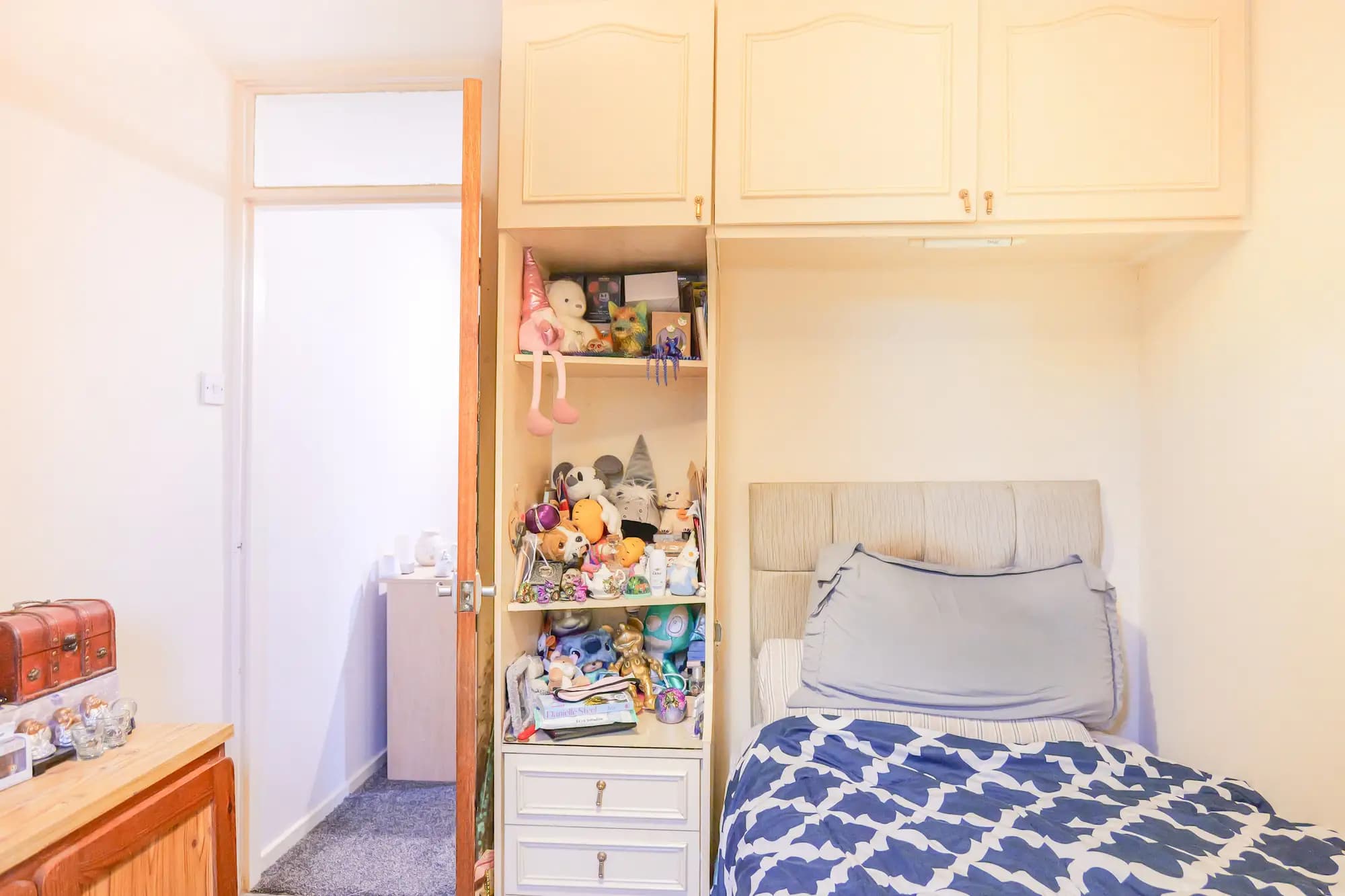 property photo 8 of 20