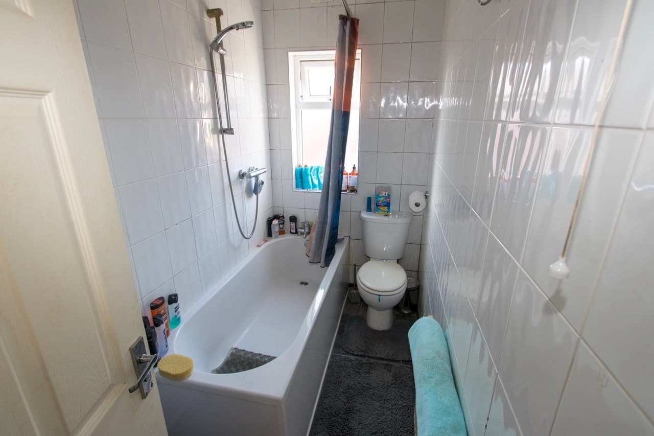 property photo 8 of 20