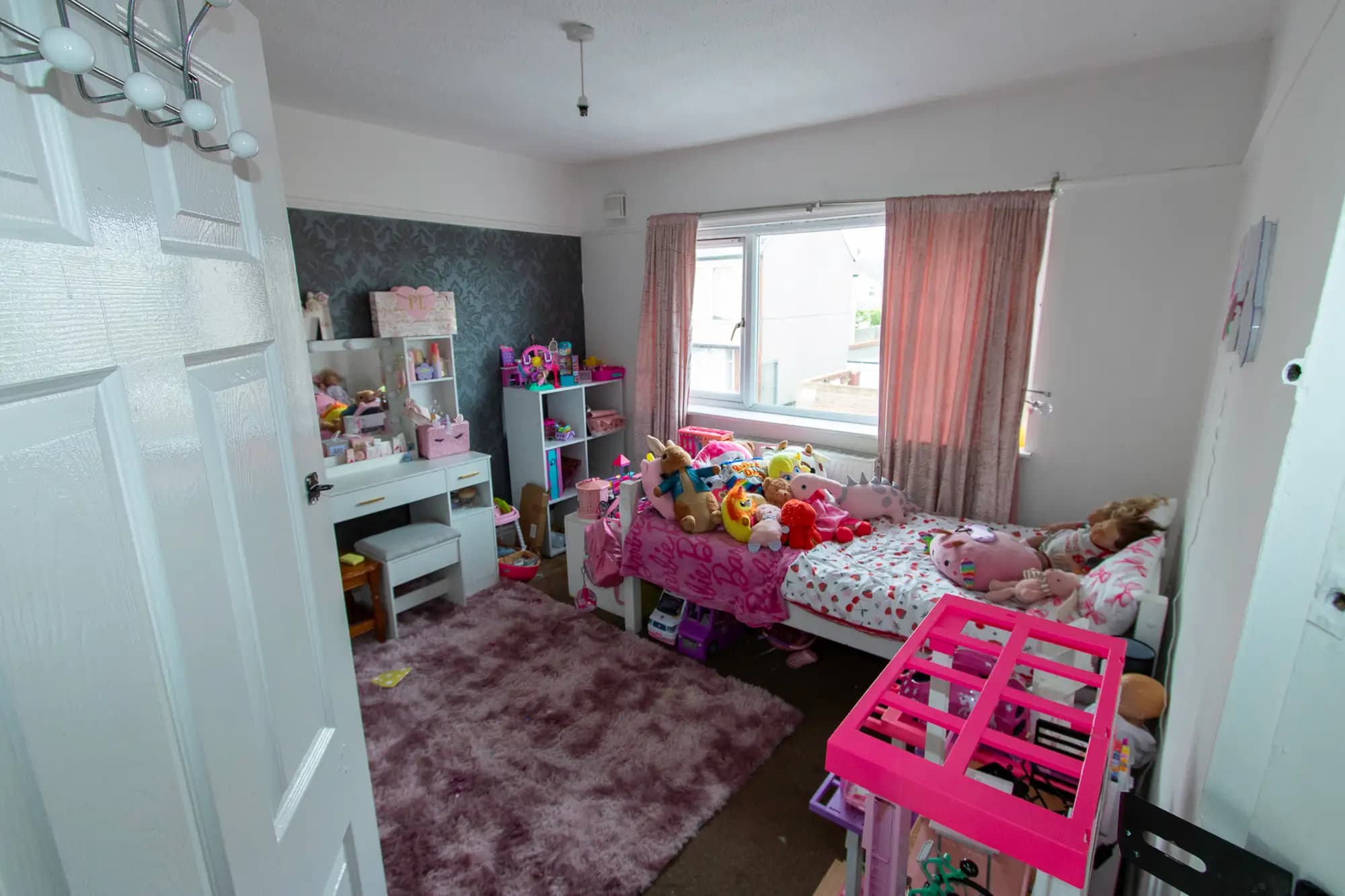 property photo 8 of 15