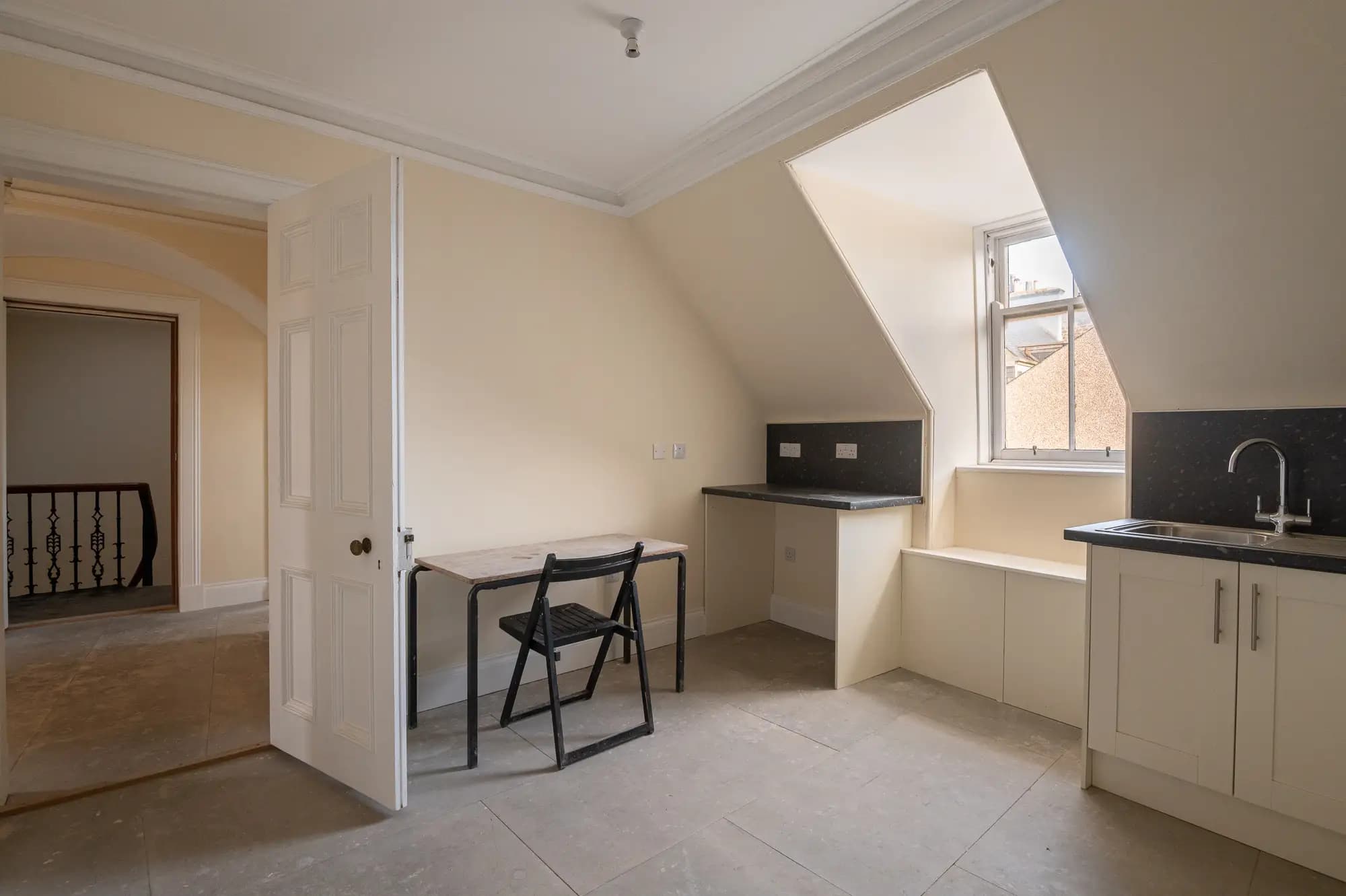 property photo 8 of 22