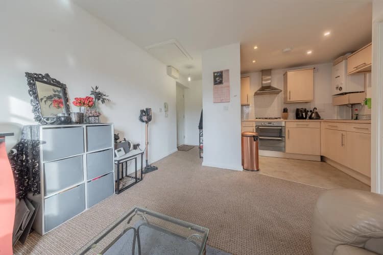 property photo 6 of 17