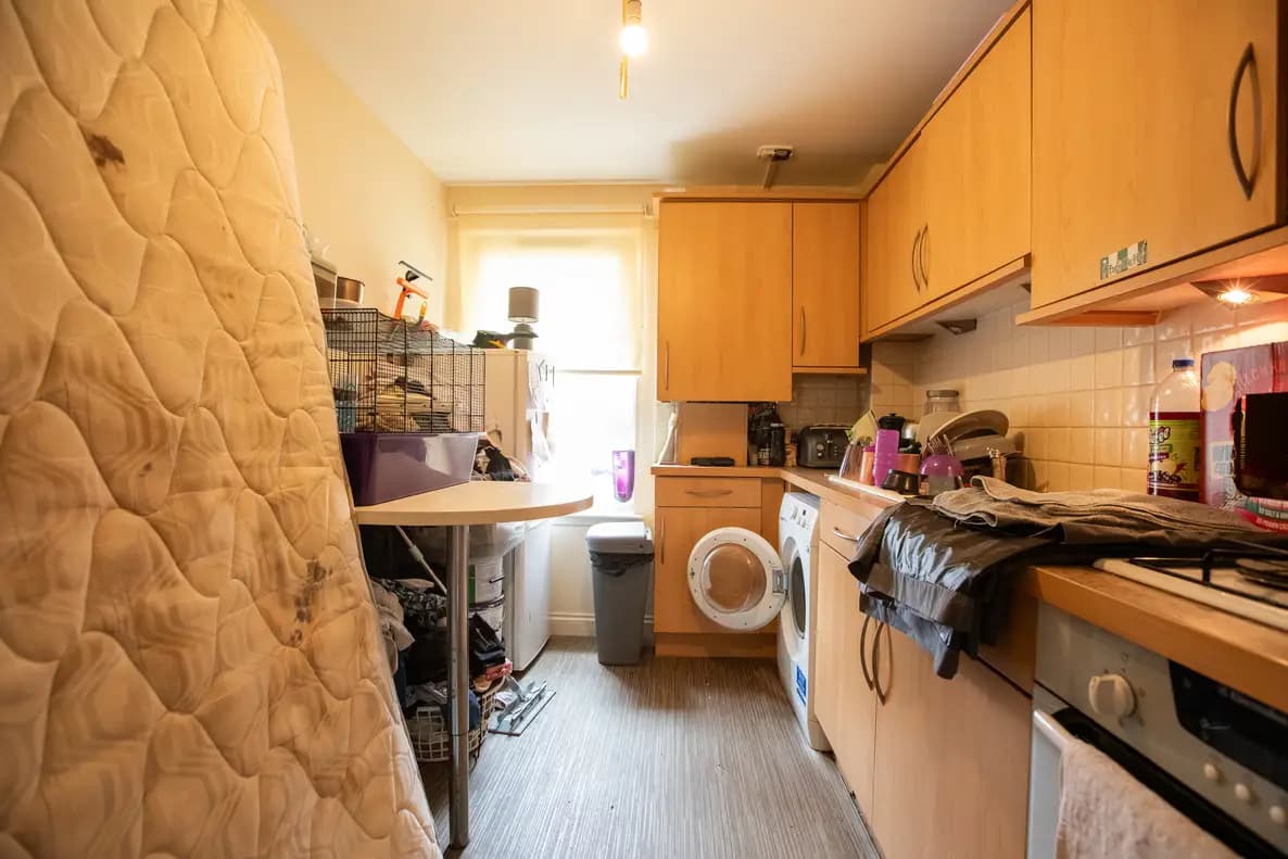 property photo 5 of 10