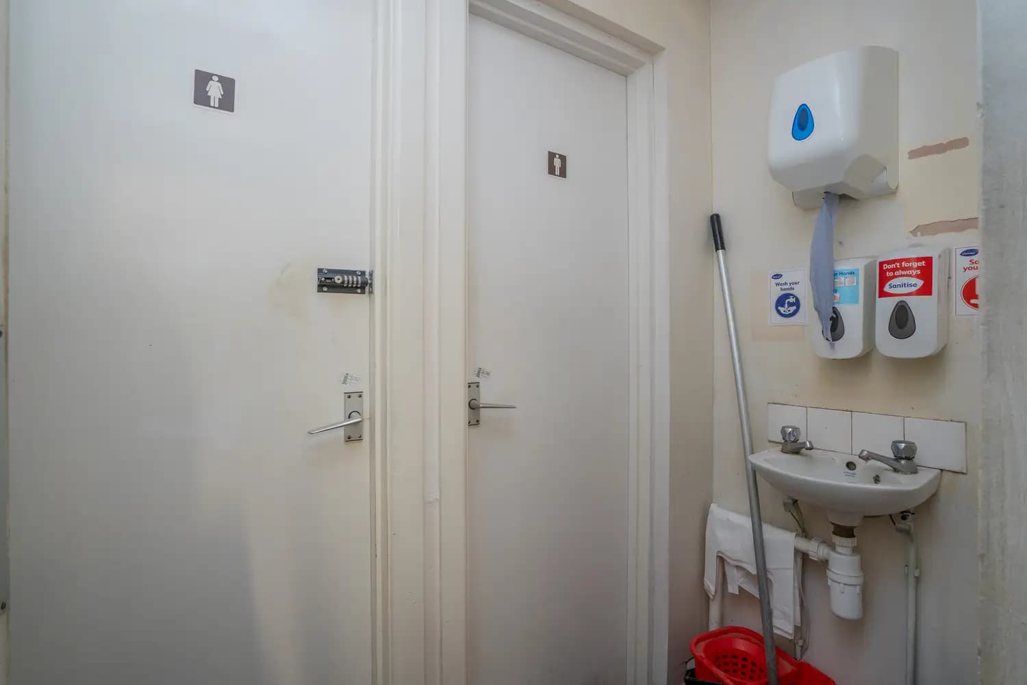 property photo 11 of 18