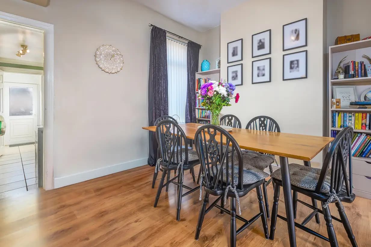 property photo 7 of 25