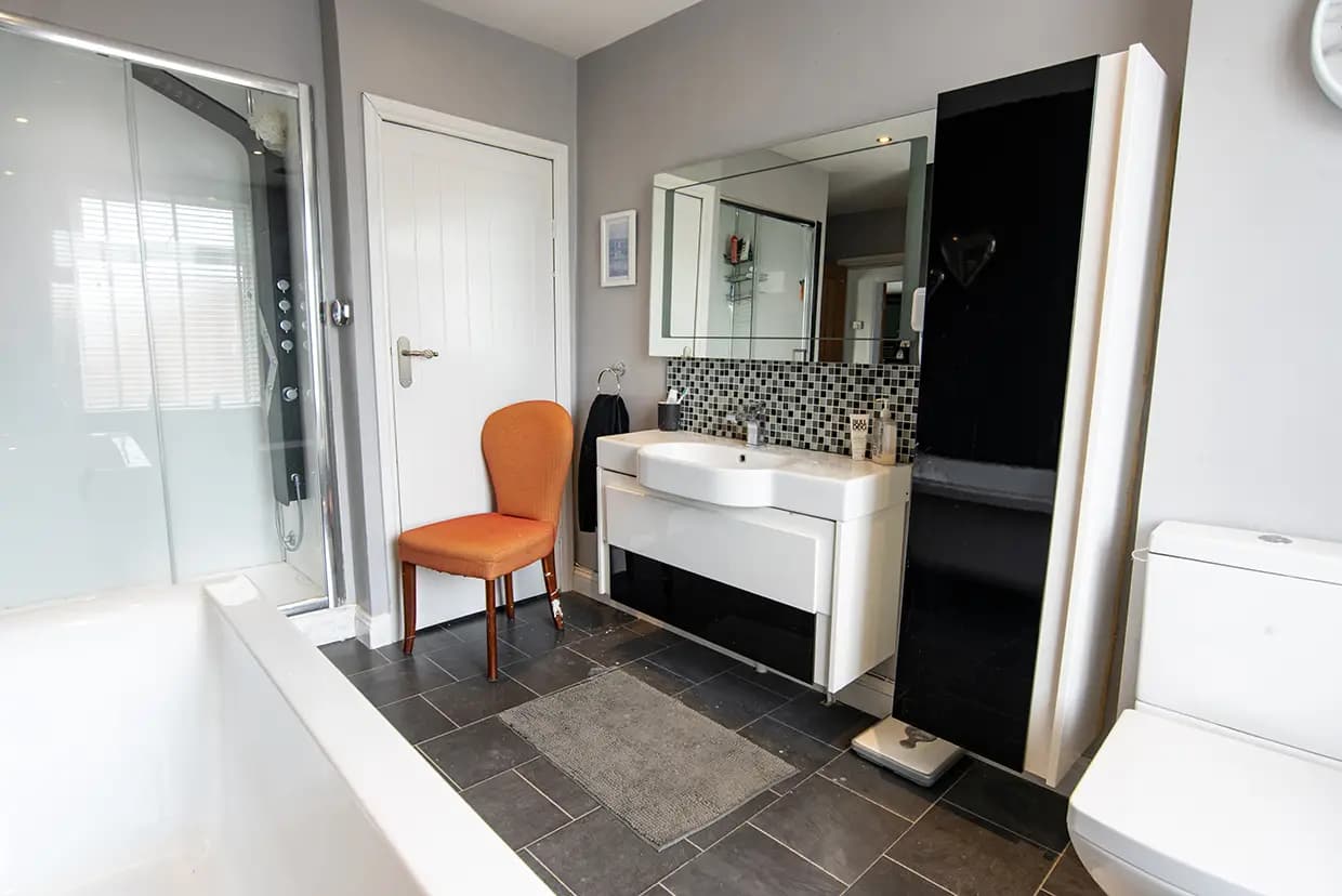 property photo 17 of 58