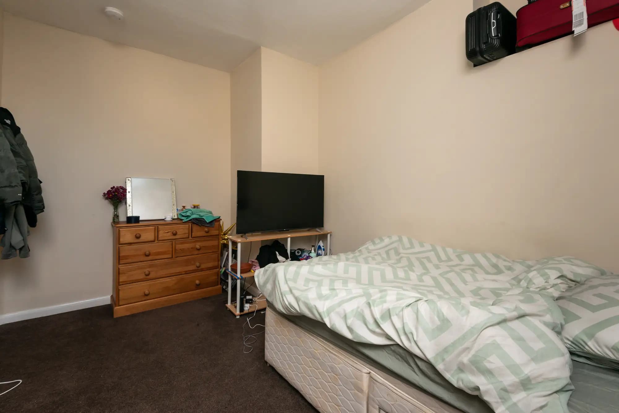 property photo 8 of 11