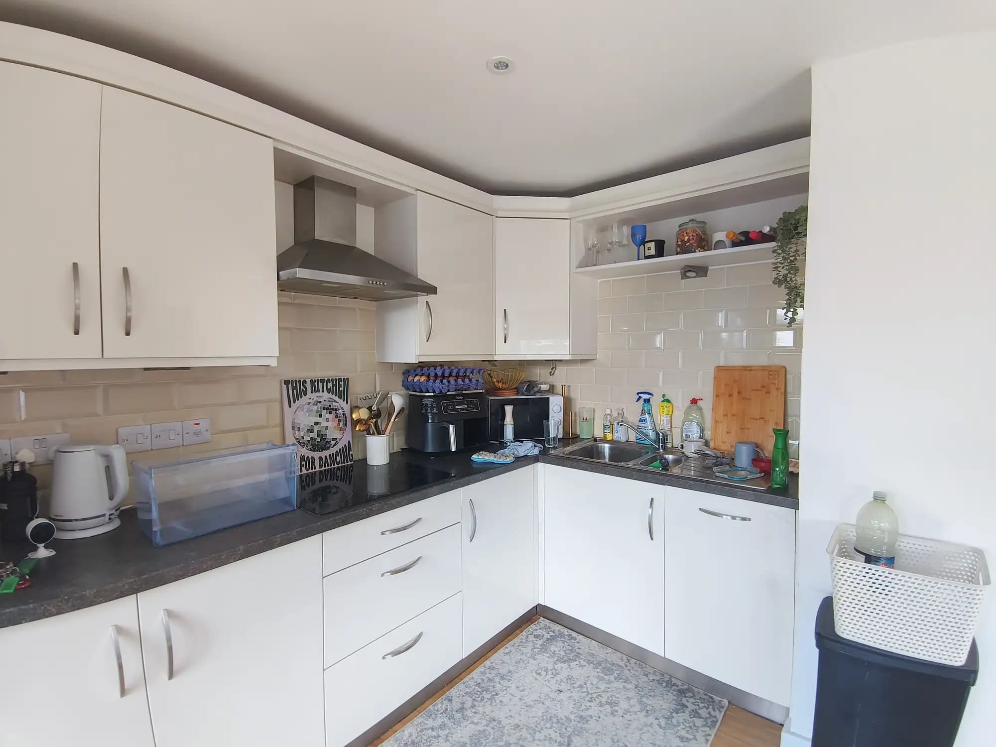 property photo 5 of 15