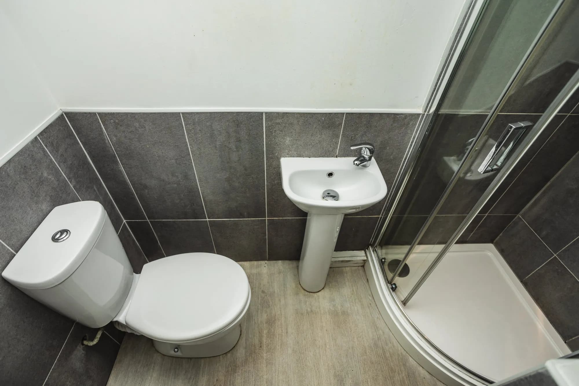property photo 12 of 40