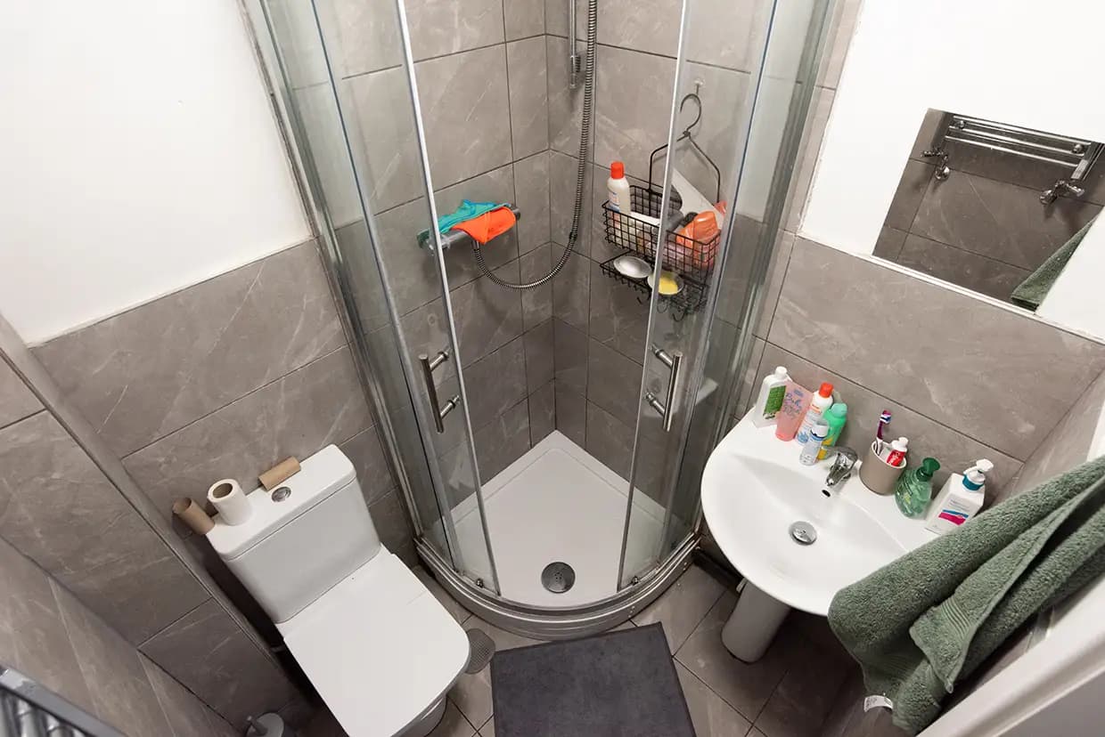 property photo 9 of 37