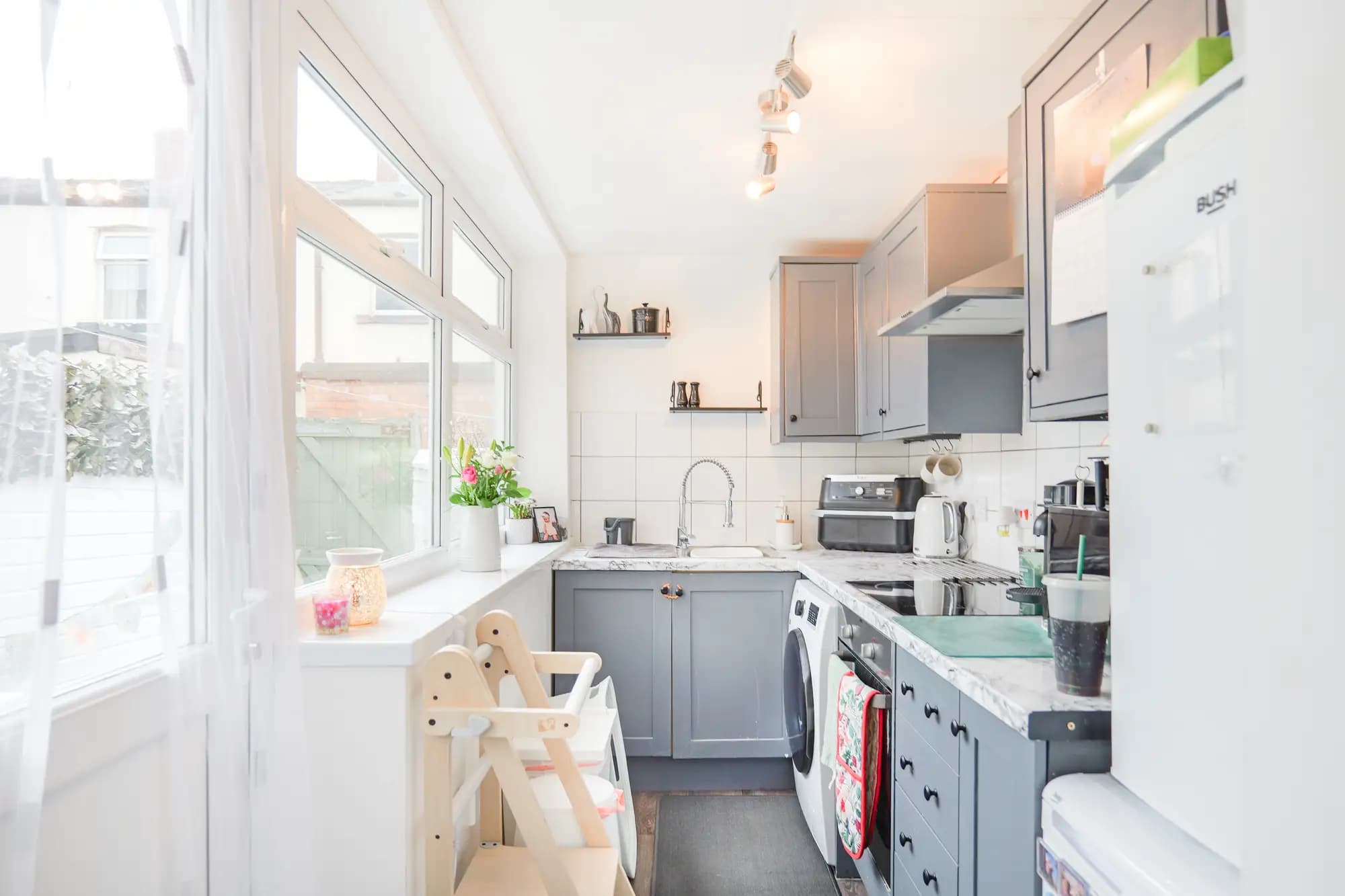 property photo 5 of 18