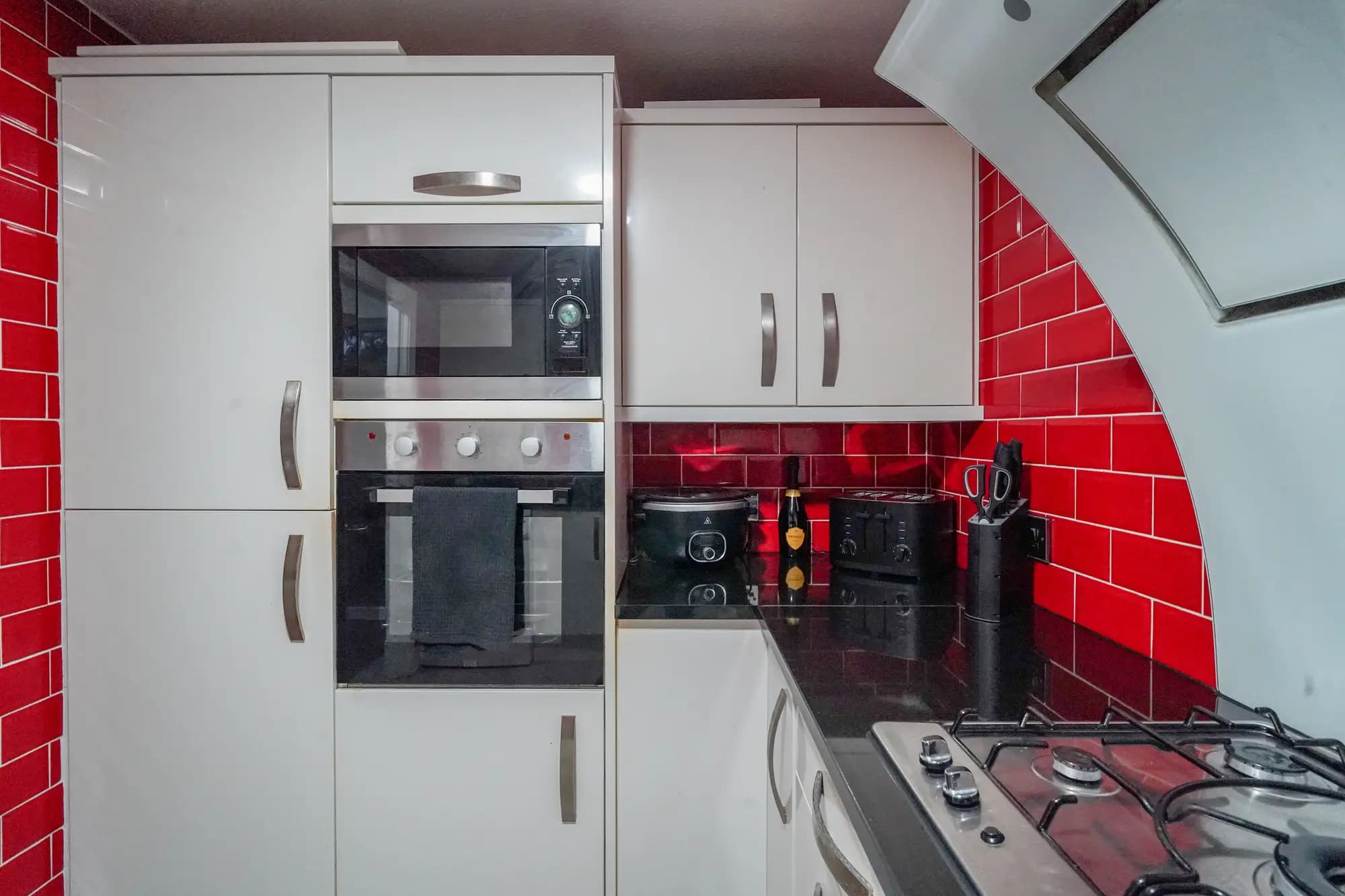 property photo 5 of 16