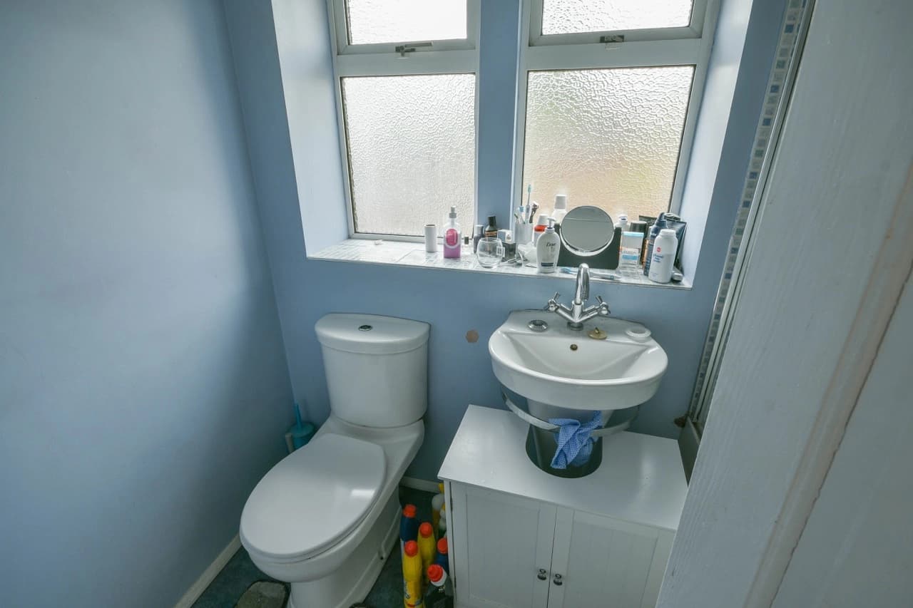 property photo 9 of 19
