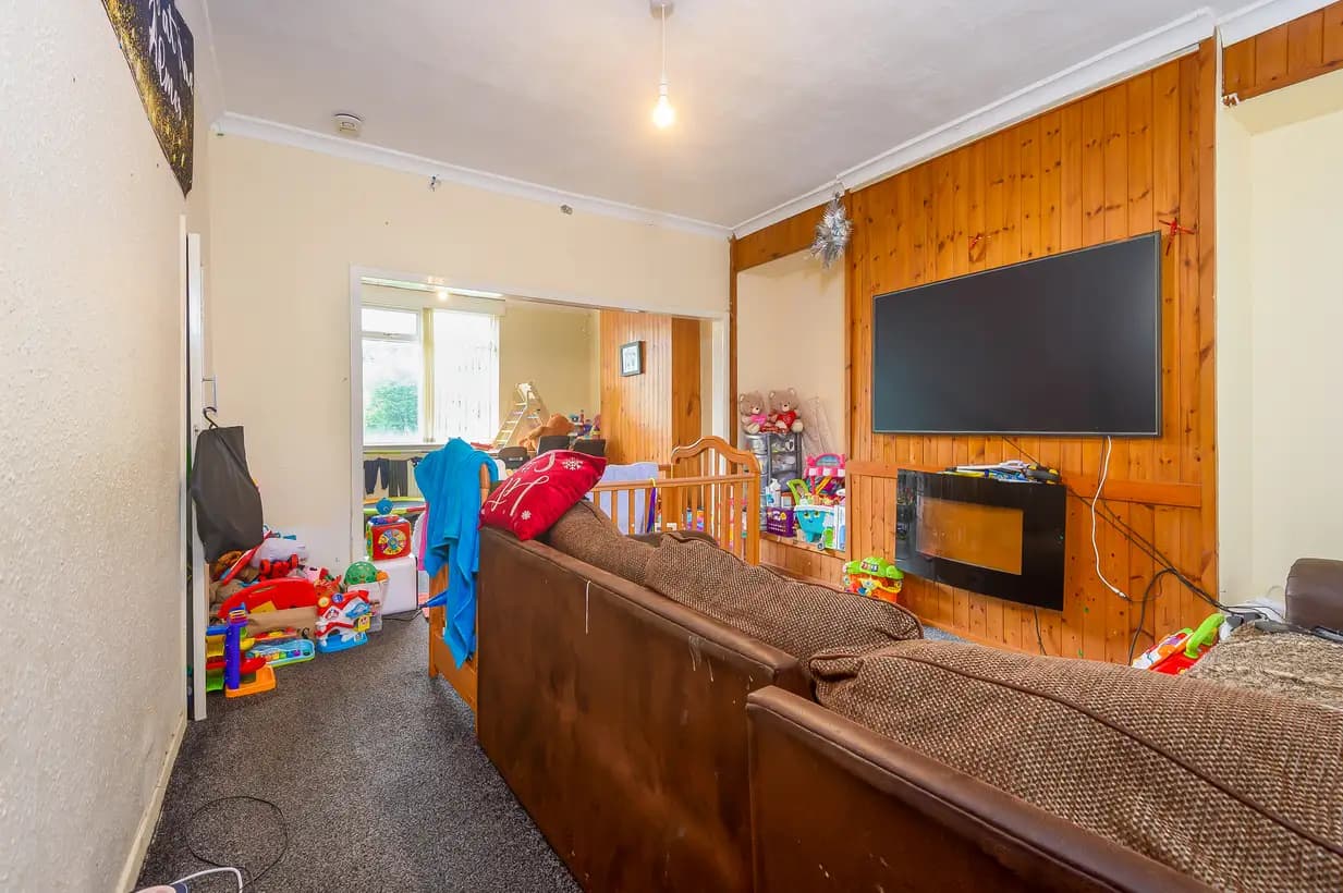 property photo 5 of 20