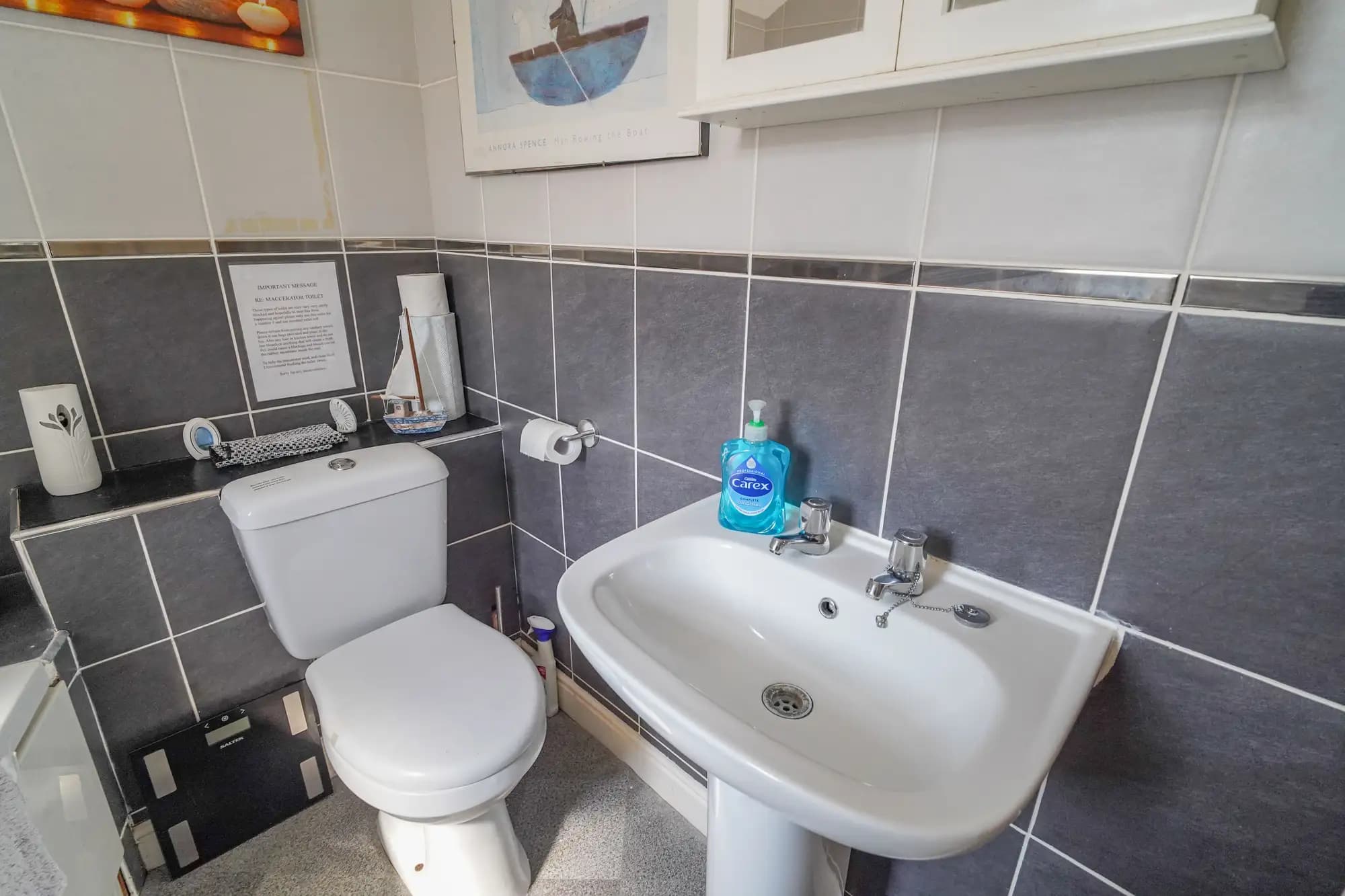 property photo 8 of 16