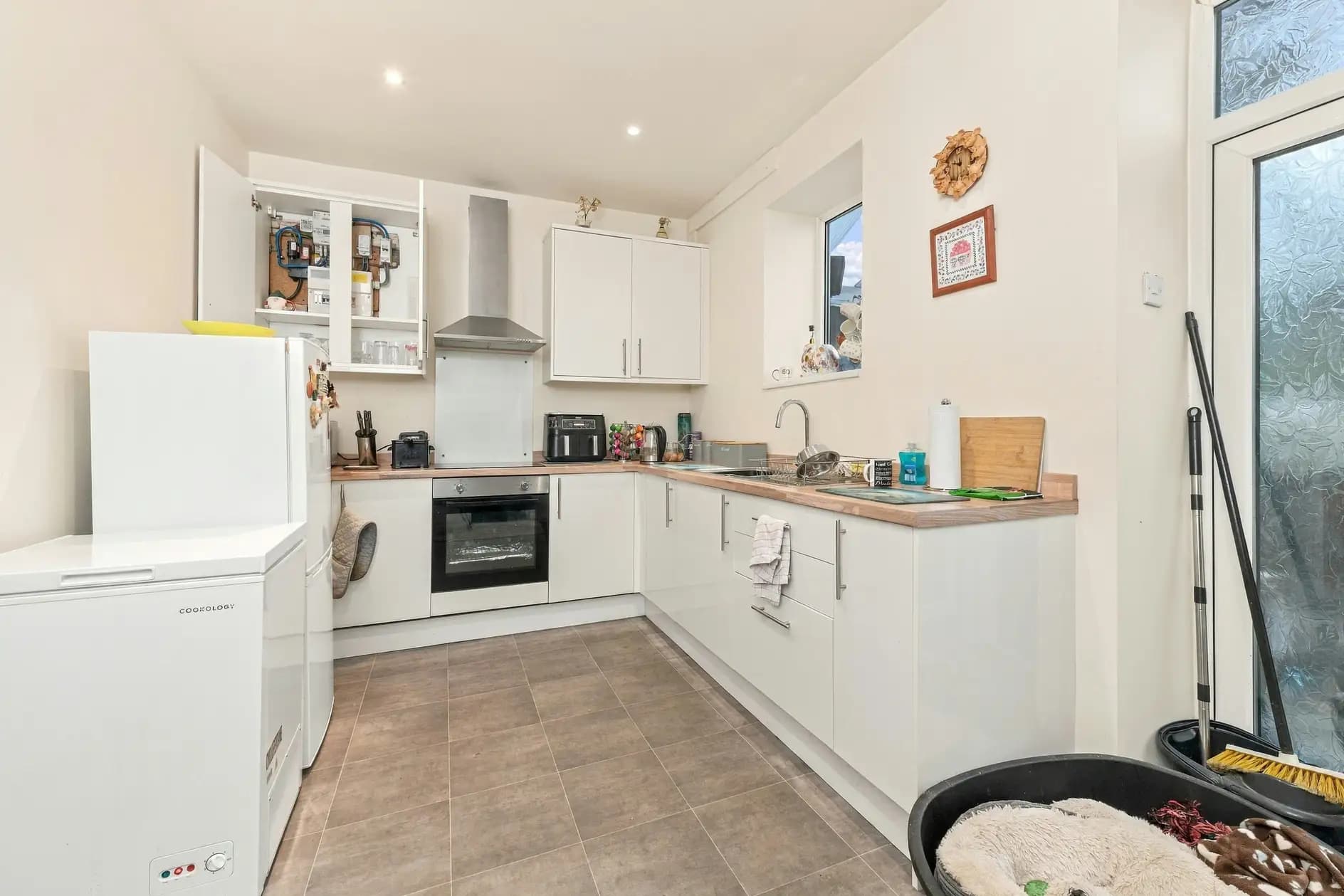 property photo 6 of 17