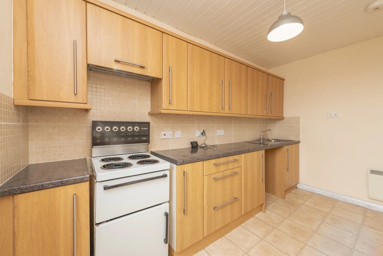property photo 5 of 18