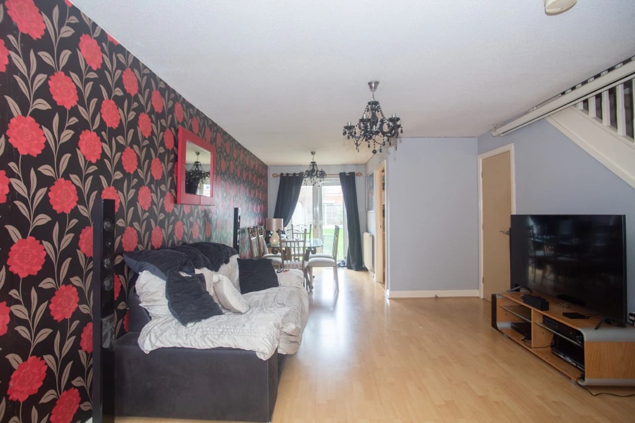 property photo 4 of 31