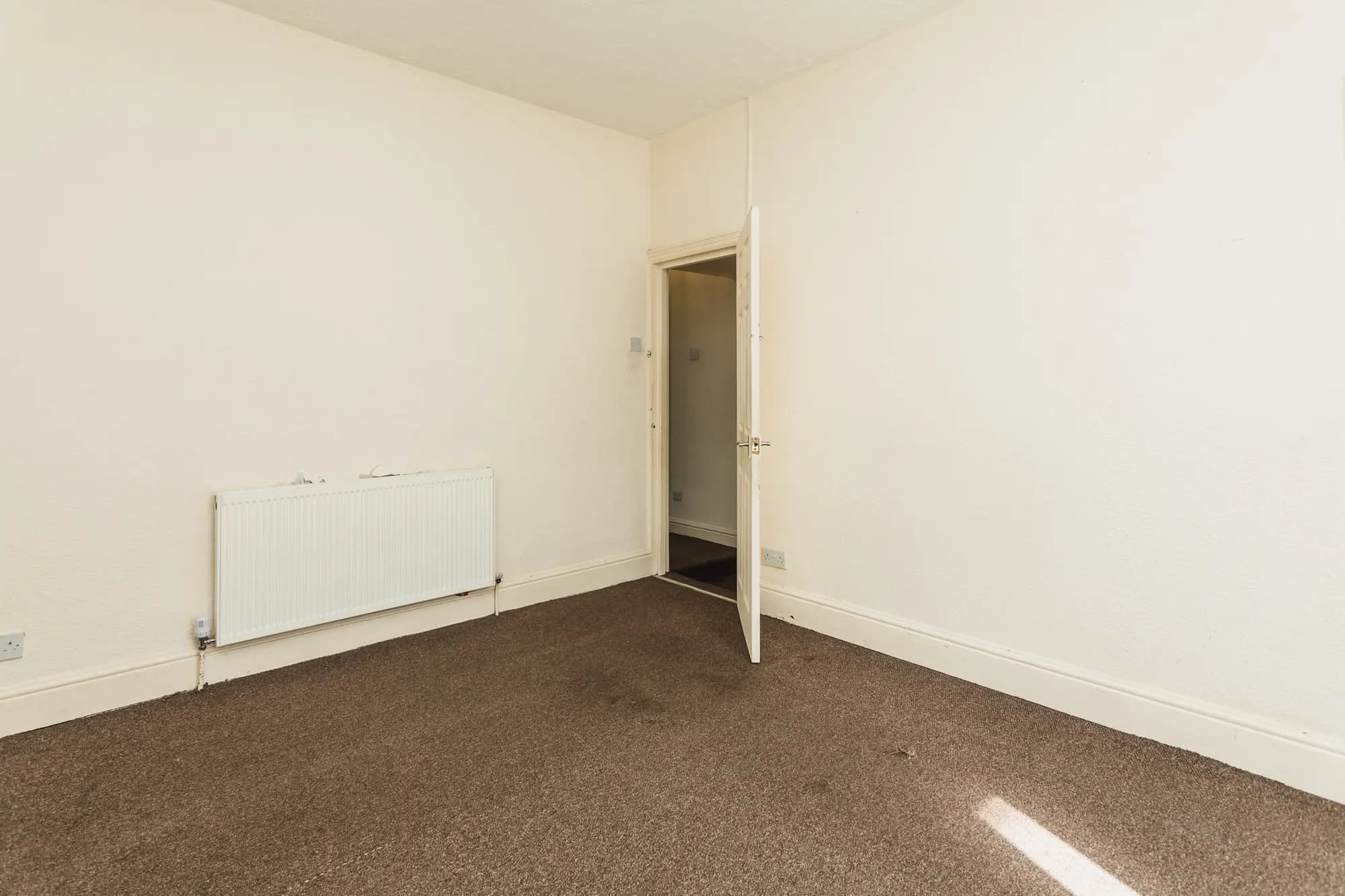 property photo 11 of 27