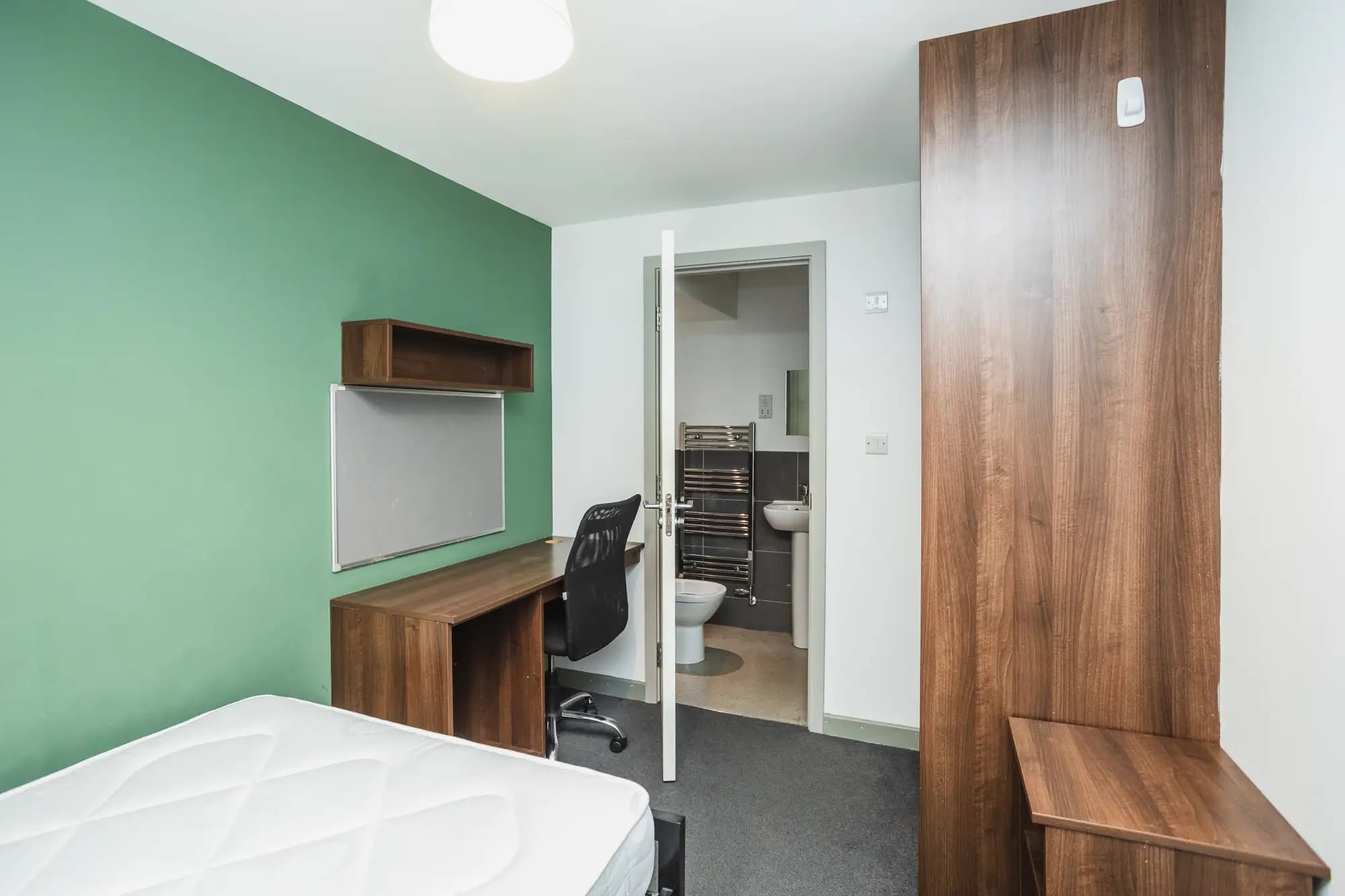 property photo 17 of 25