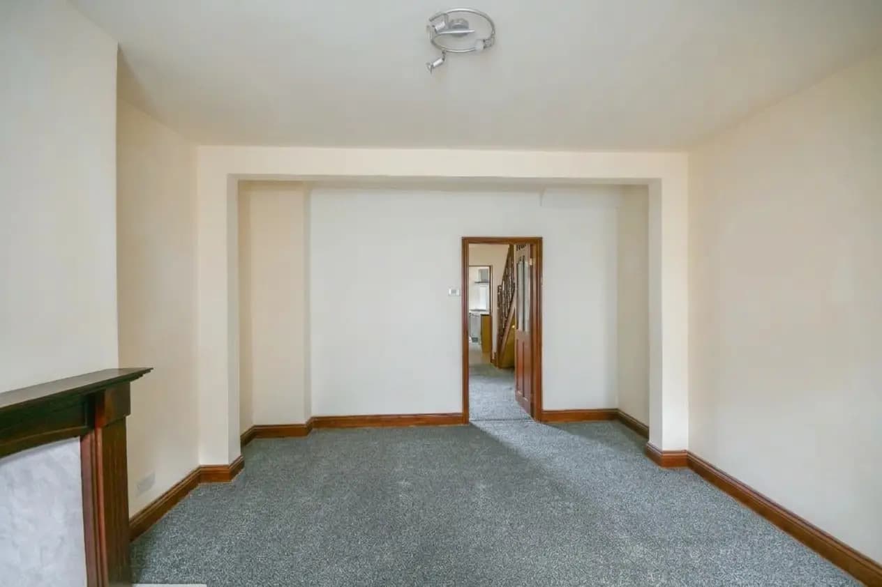 property photo 4 of 22