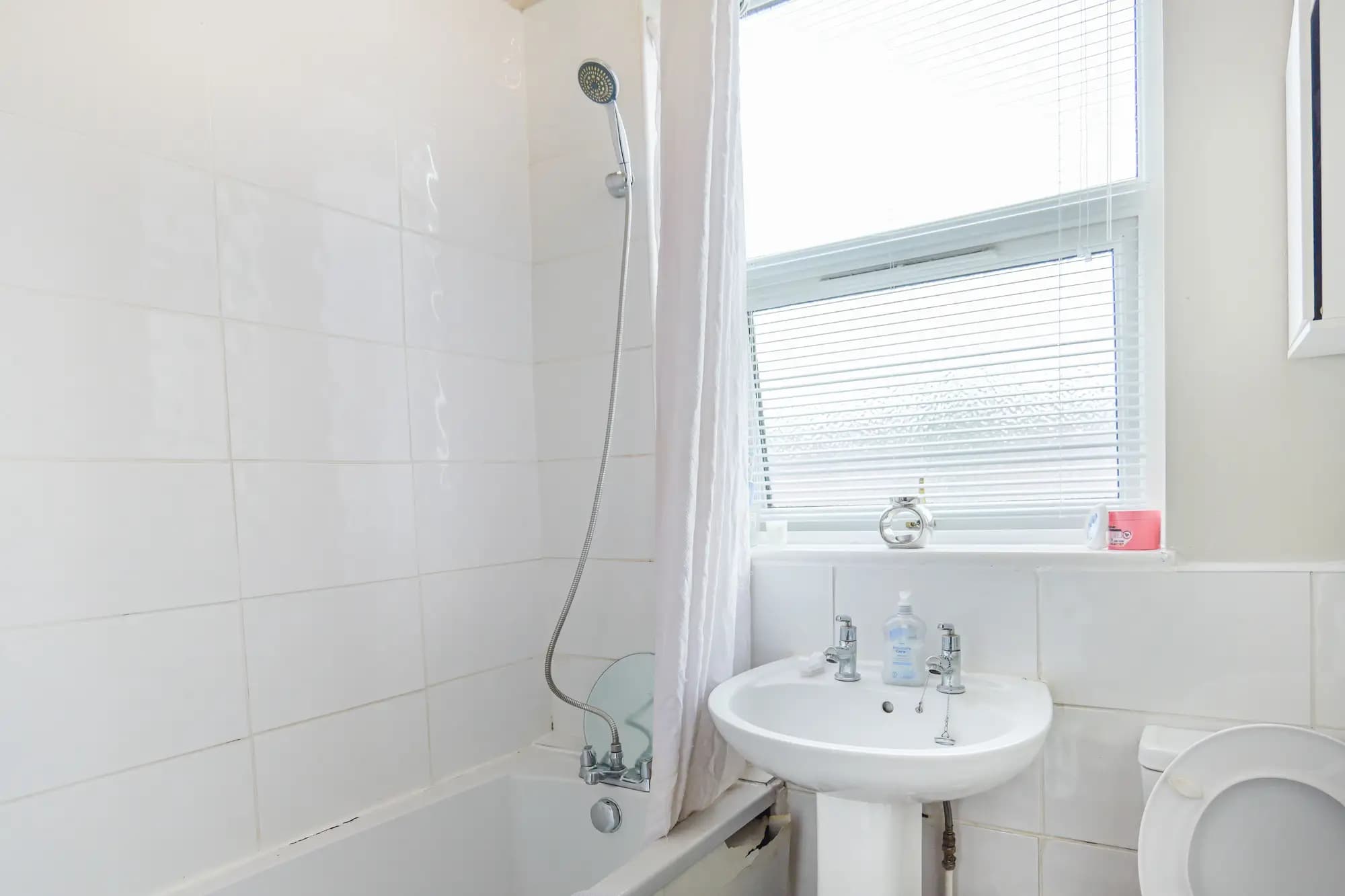 property photo 8 of 20