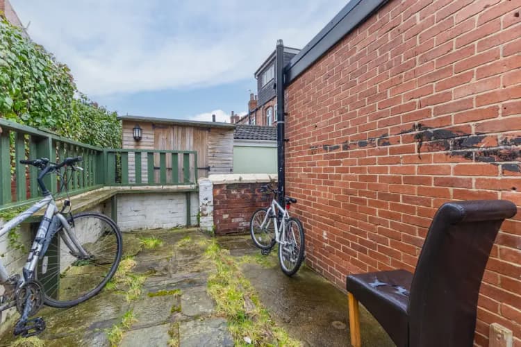 property photo 13 of 14