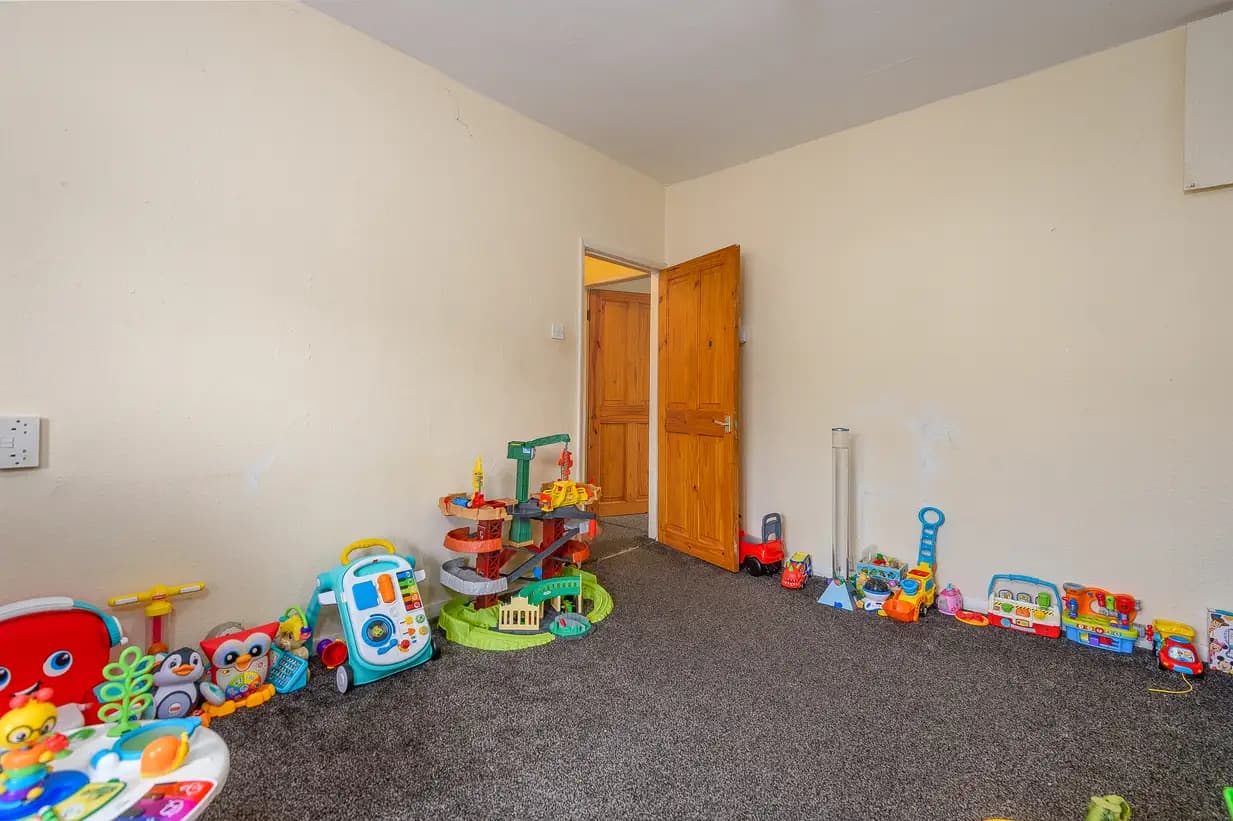 property photo 13 of 20