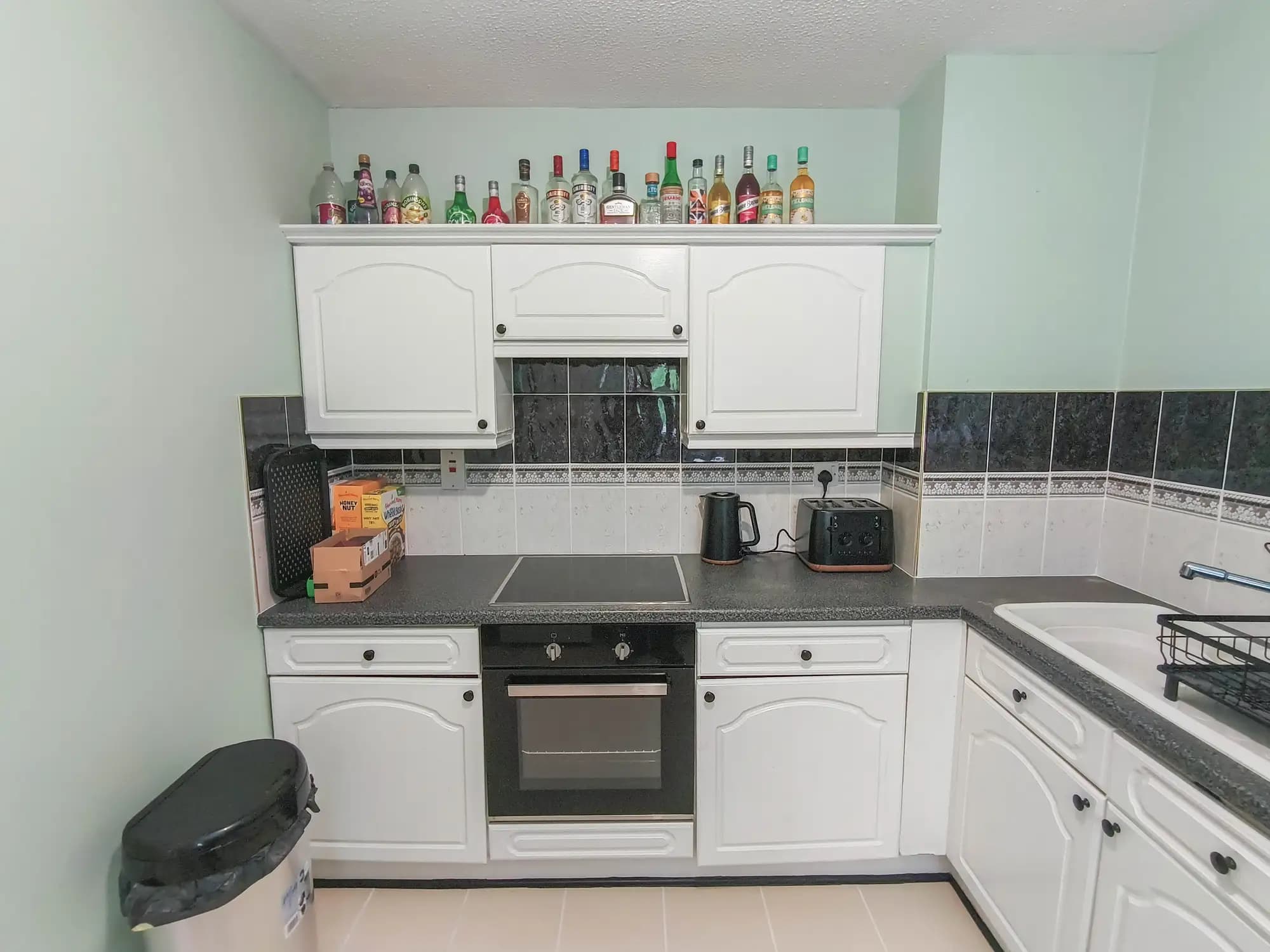 property photo 5 of 12