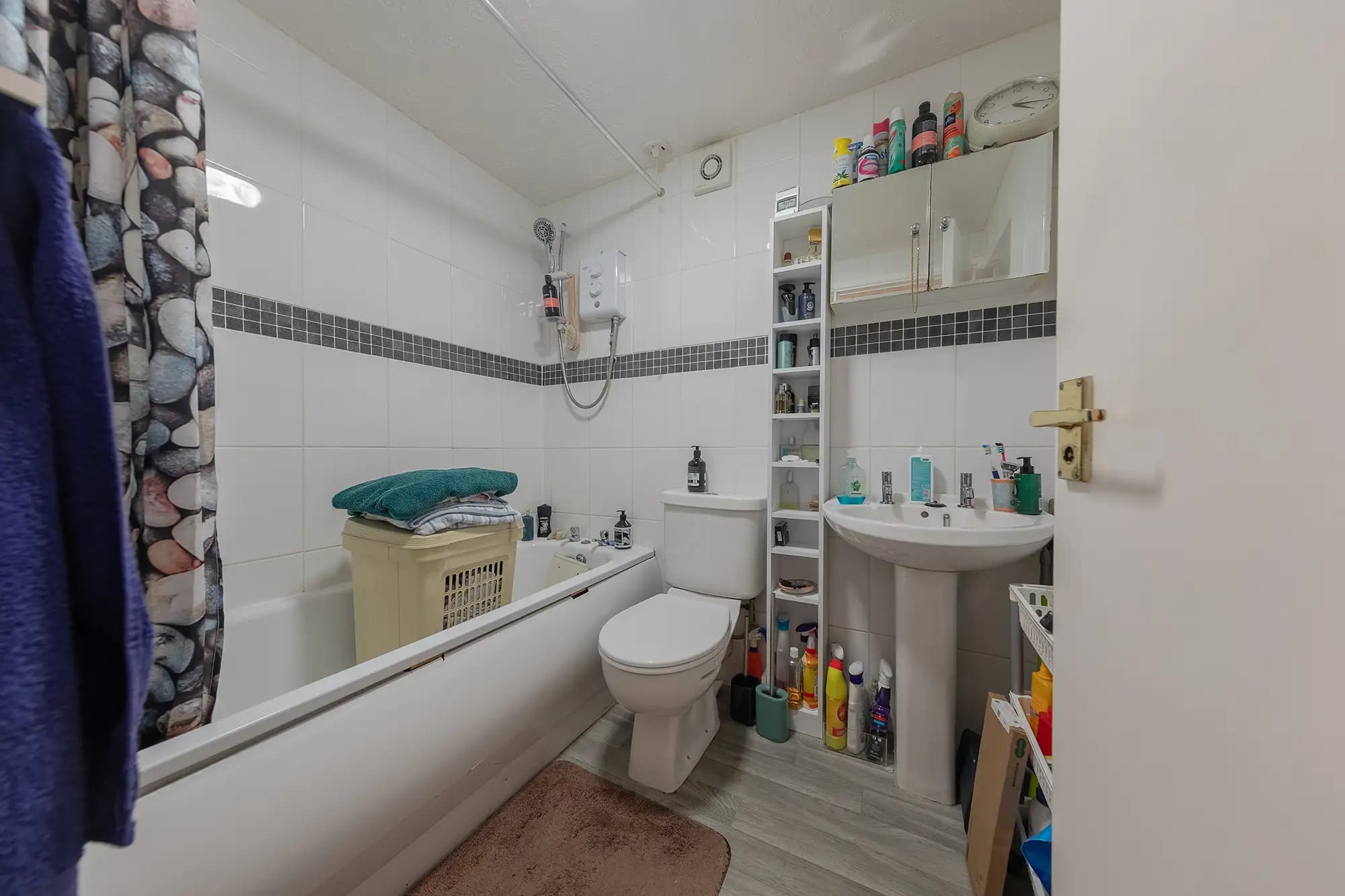 property photo 8 of 17