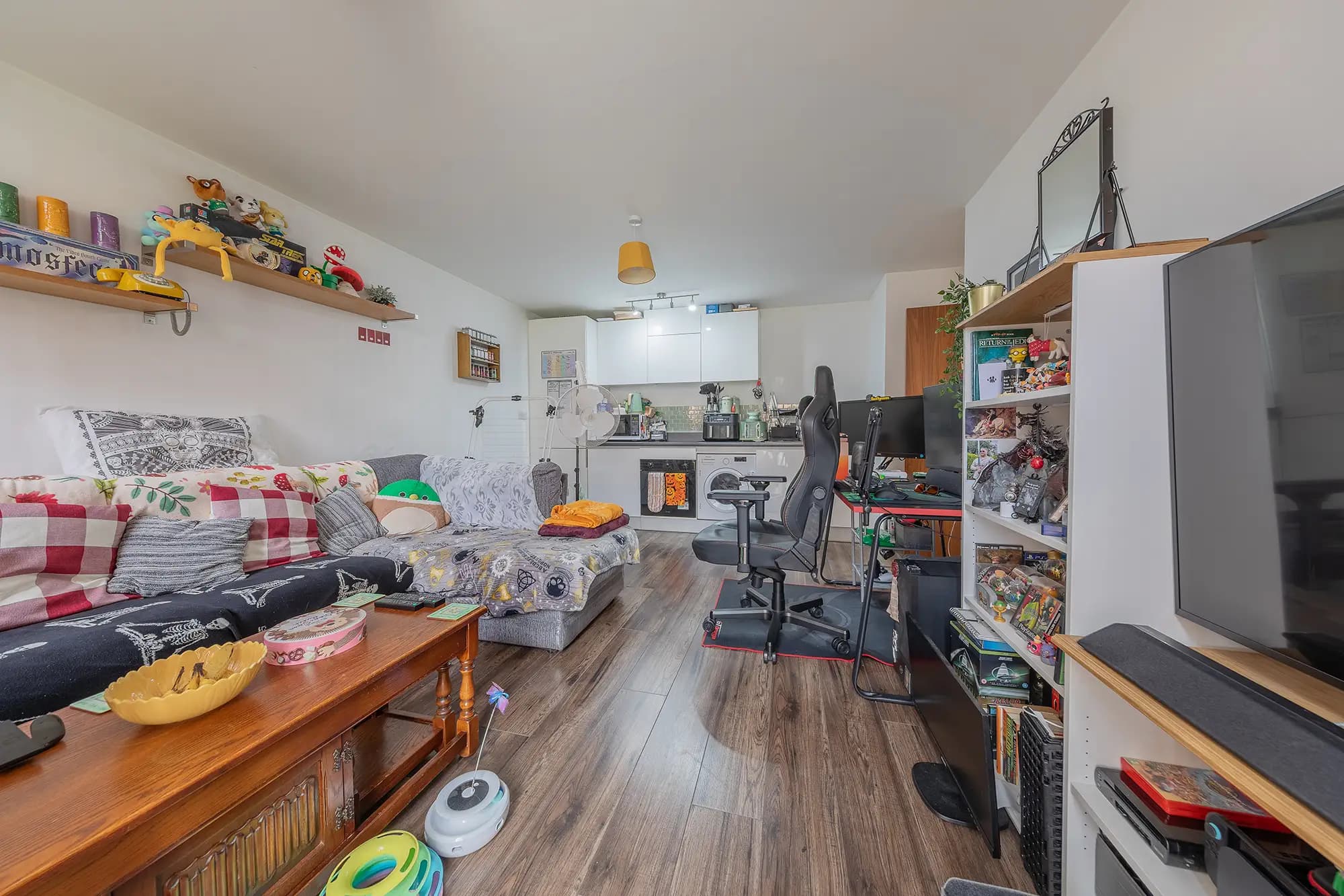 property photo 5 of 16