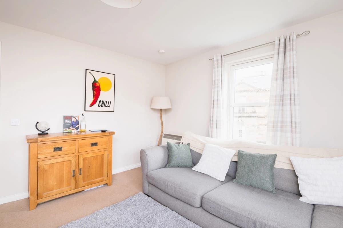 property photo 4 of 18