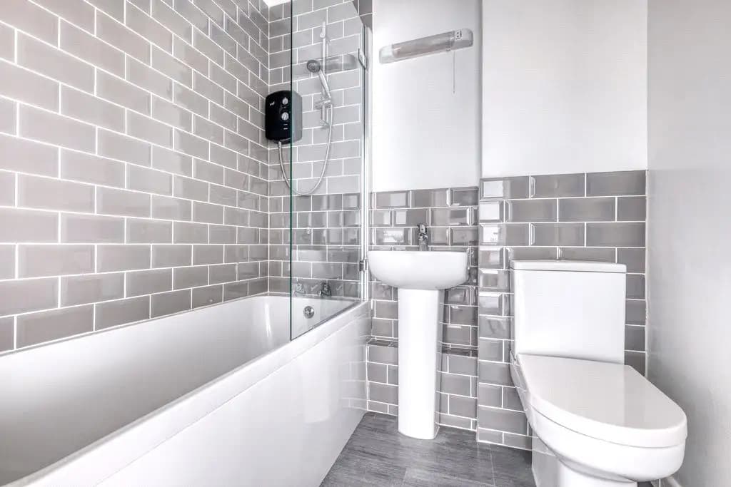 property photo 6 of 6